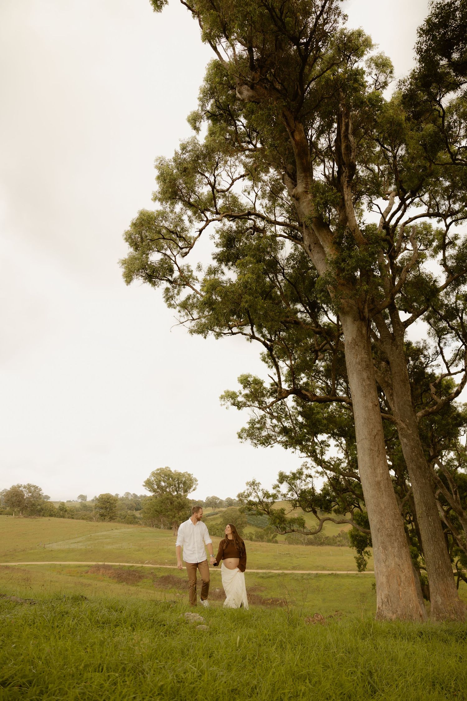 Outdoor maternity photography in Sydney, Central Coast, Blue Mountains, Wollongong, in field, farm, garden and countryside