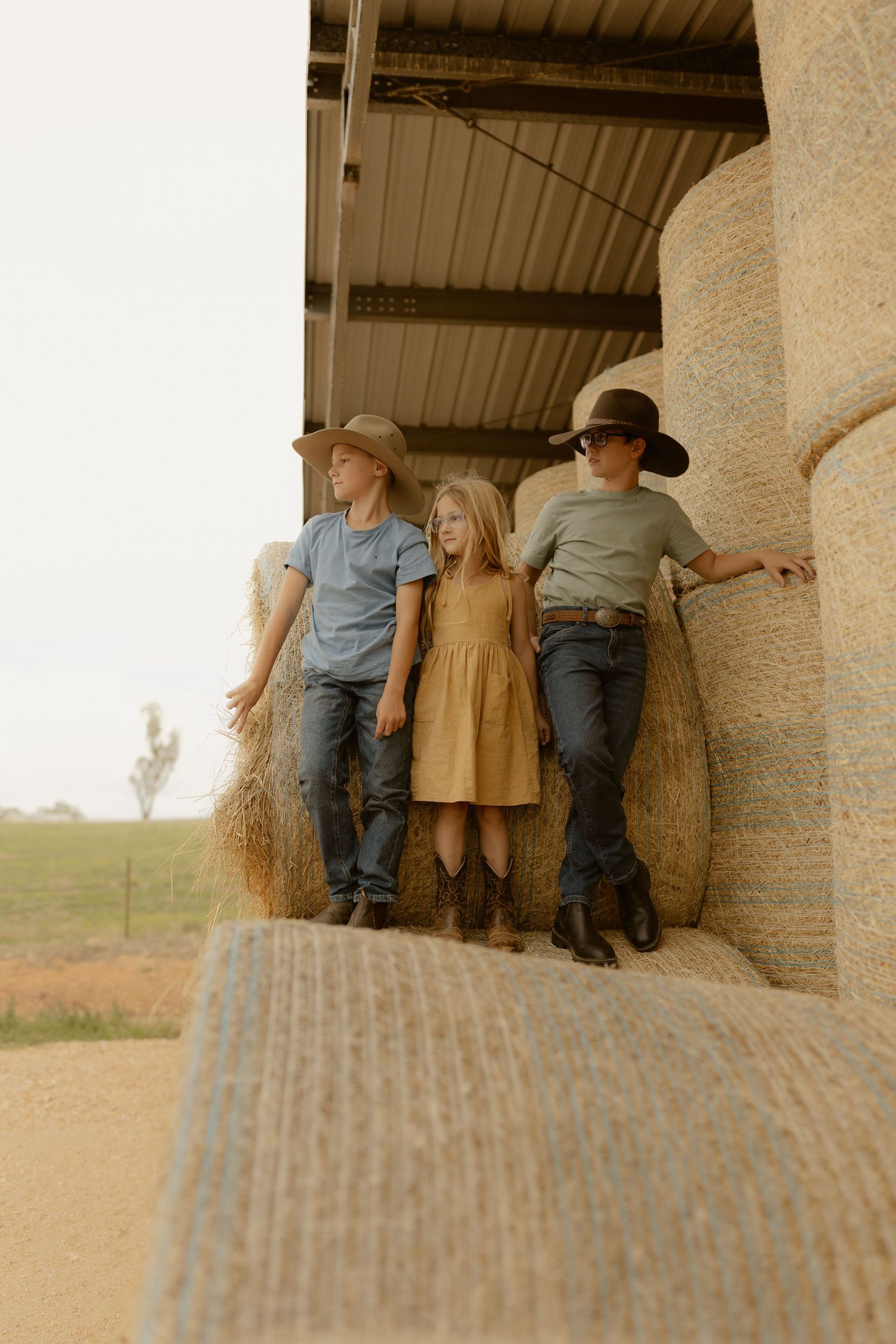 Outdoor family photography in Sydney, Central Coast, Blue Mountains, Wollongong and Kangaroo Valley, in field, farm, garden and countryside
