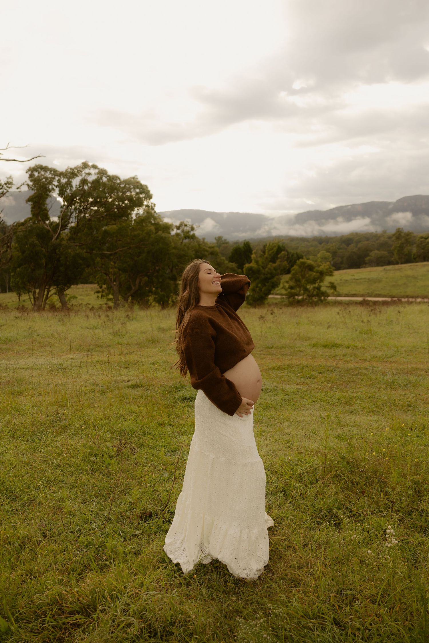Outdoor maternity photography in Sydney, Central Coast, Blue Mountains, Wollongong, in field, farm, garden and countryside