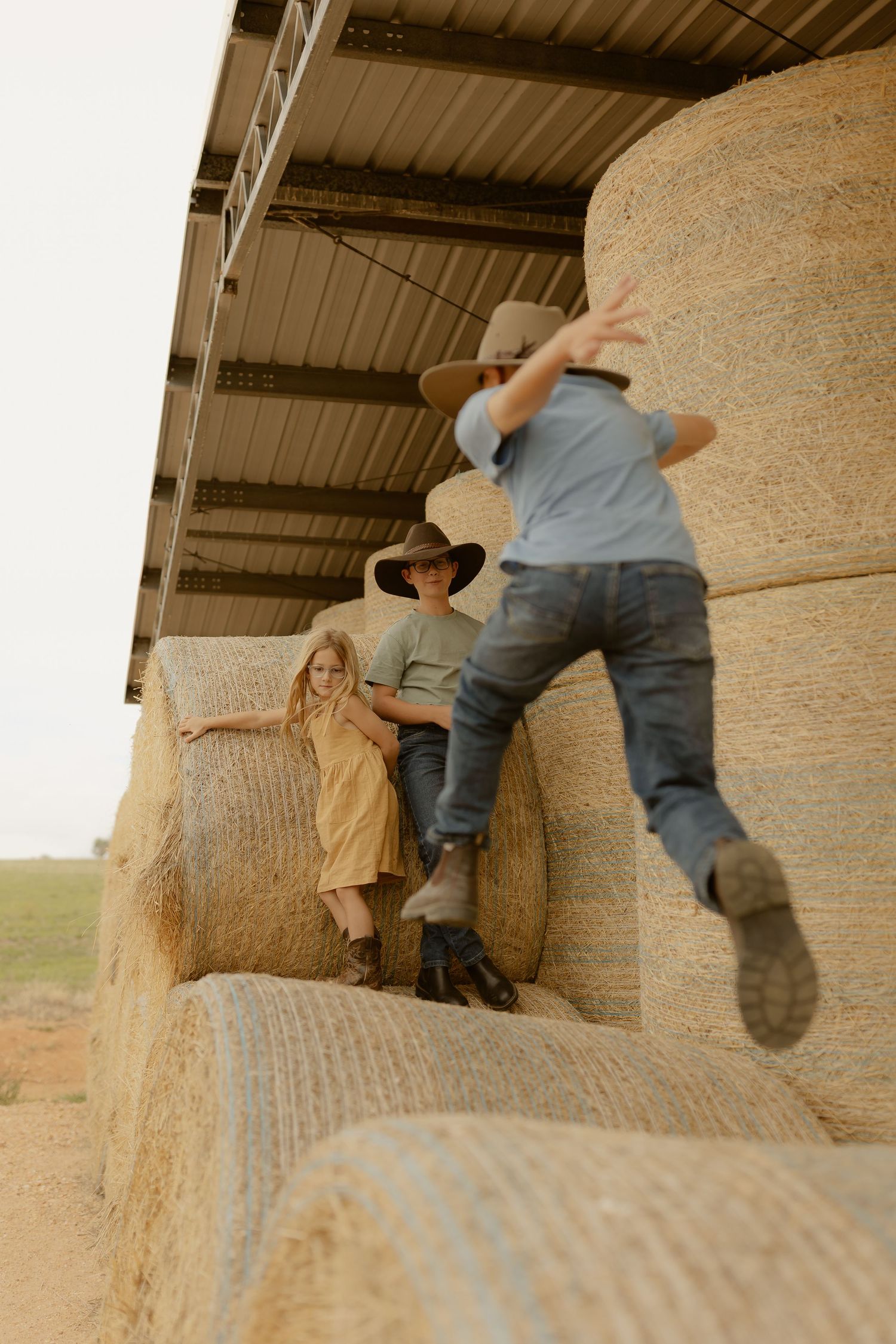 Outdoor family photography in Sydney, Central Coast, Blue Mountains, Wollongong and Kangaroo Valley, in field, farm, garden and countryside