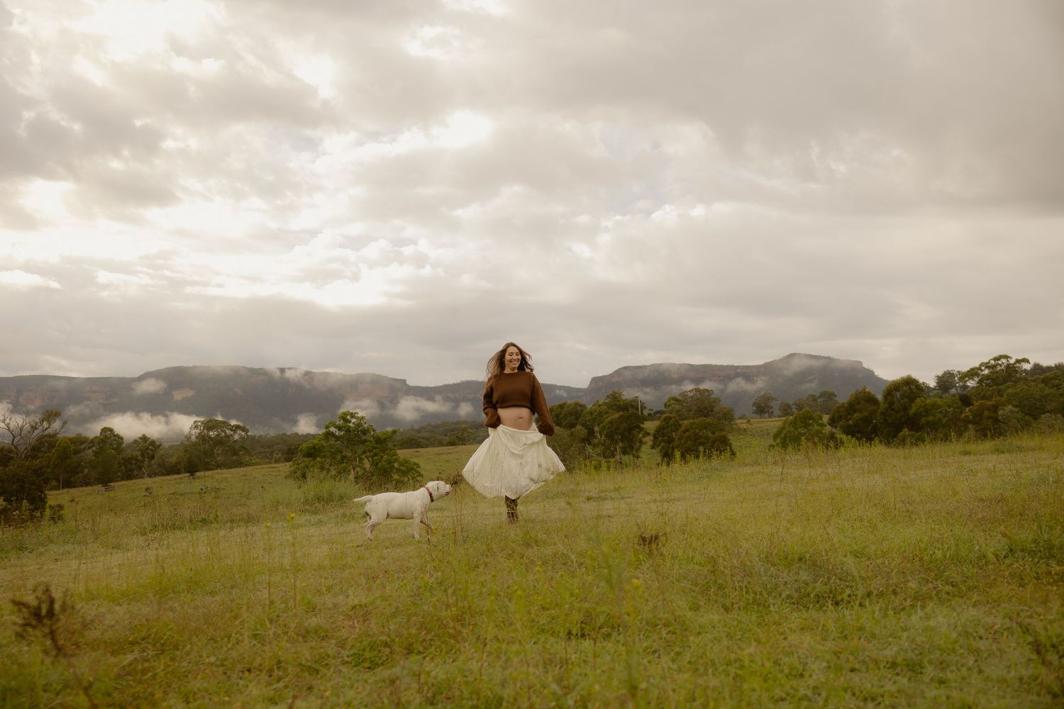 Outdoor maternity photography in Sydney, Central Coast, Blue Mountains, Wollongong, in field, farm, garden and countryside