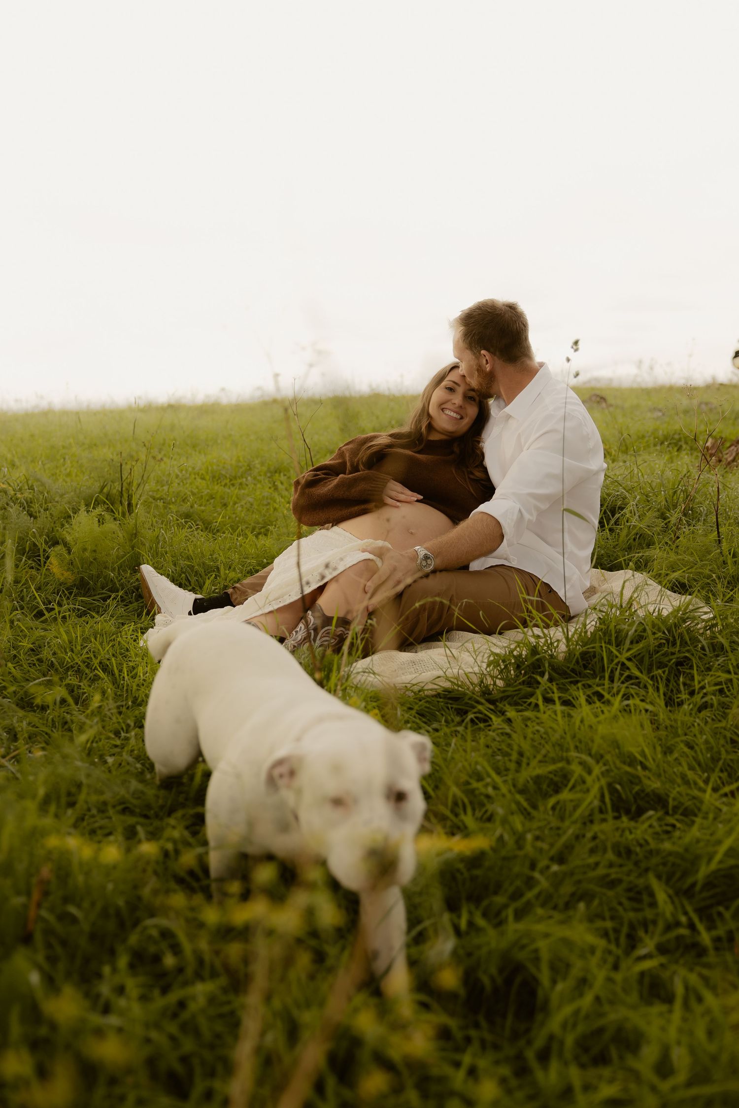 Outdoor maternity photography in Sydney, Central Coast, Blue Mountains, Wollongong, in field, farm, garden and countryside