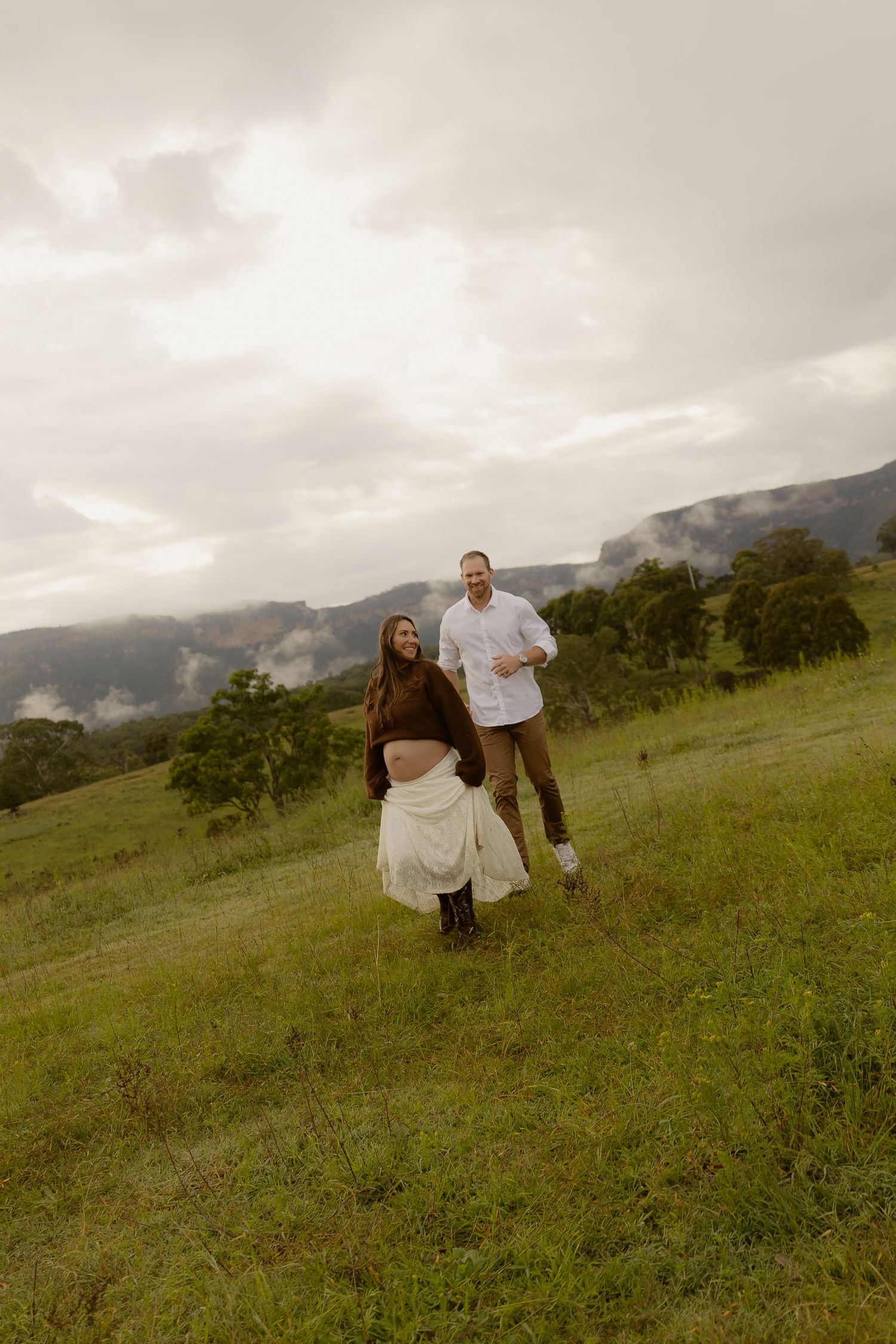 Outdoor maternity photography in Sydney, Central Coast, Blue Mountains, Wollongong, in field, farm, garden and countryside