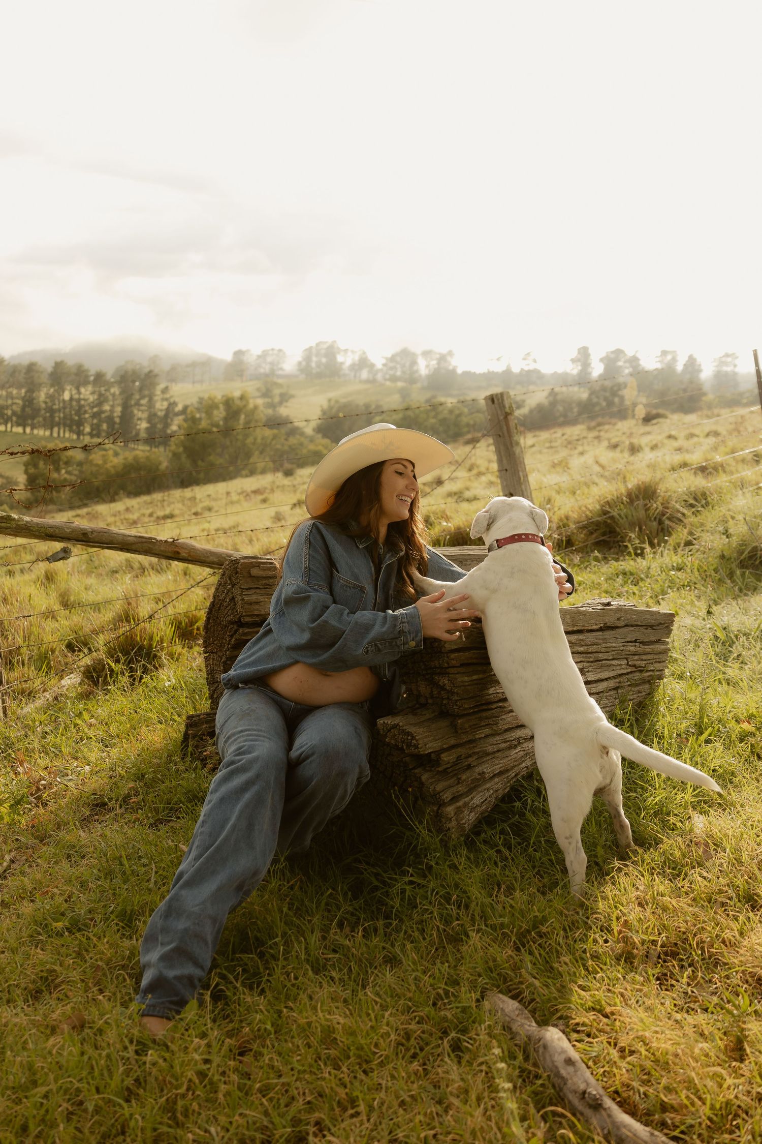 Outdoor maternity photography in Sydney, Central Coast, Blue Mountains, Wollongong, in field, farm, garden and countryside
