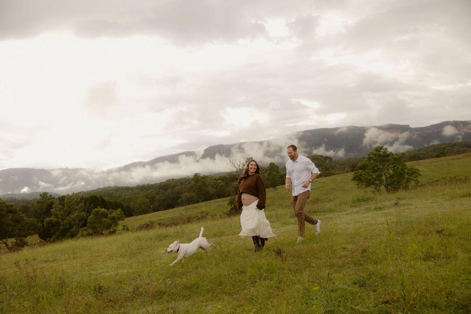 Outdoor maternity photography in Sydney, Central Coast, Blue Mountains, Wollongong, in field, farm, garden and countryside
