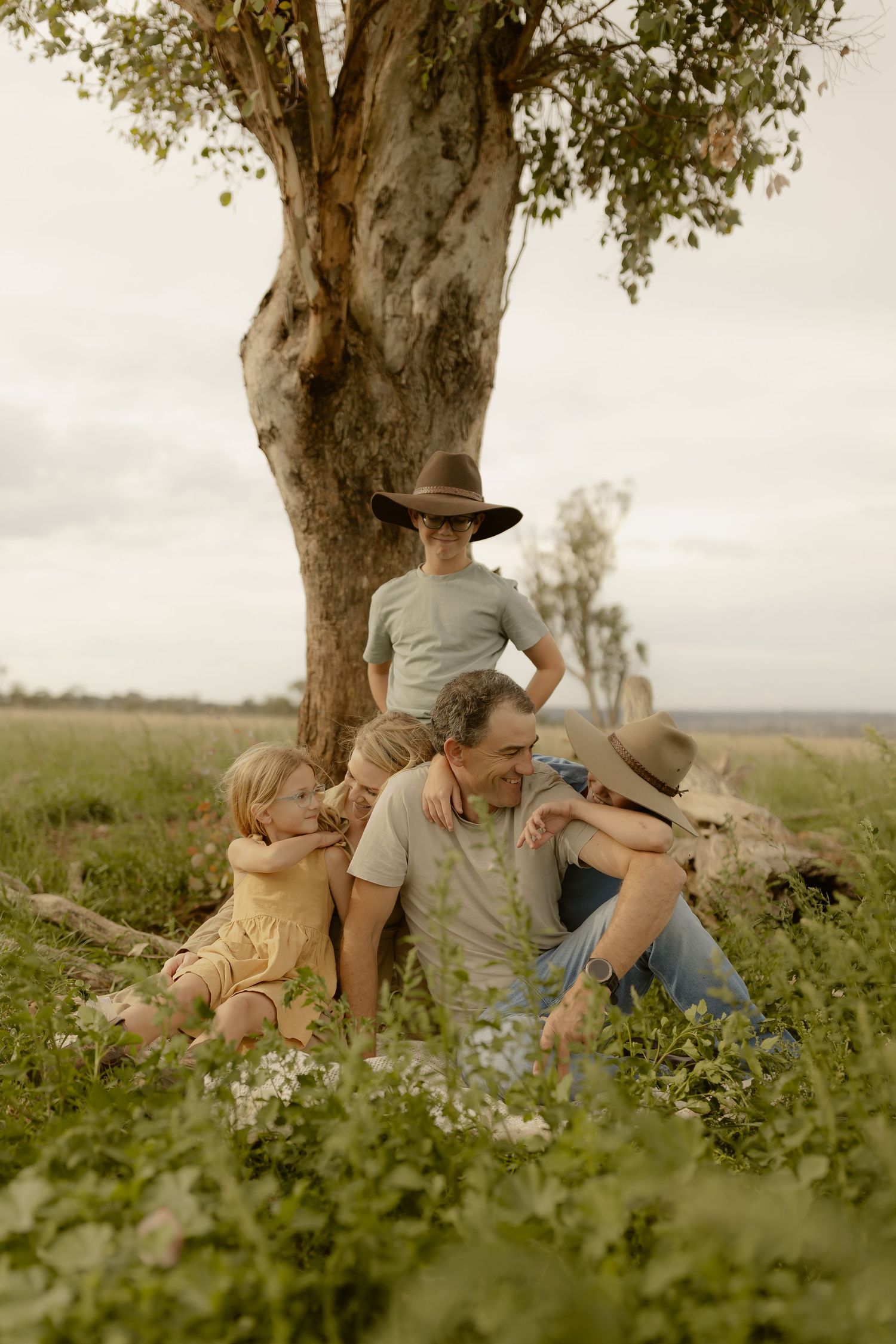 Outdoor family photography in Sydney, Central Coast, Blue Mountains, Wollongong and Kangaroo Valley, in field, farm, garden and countryside