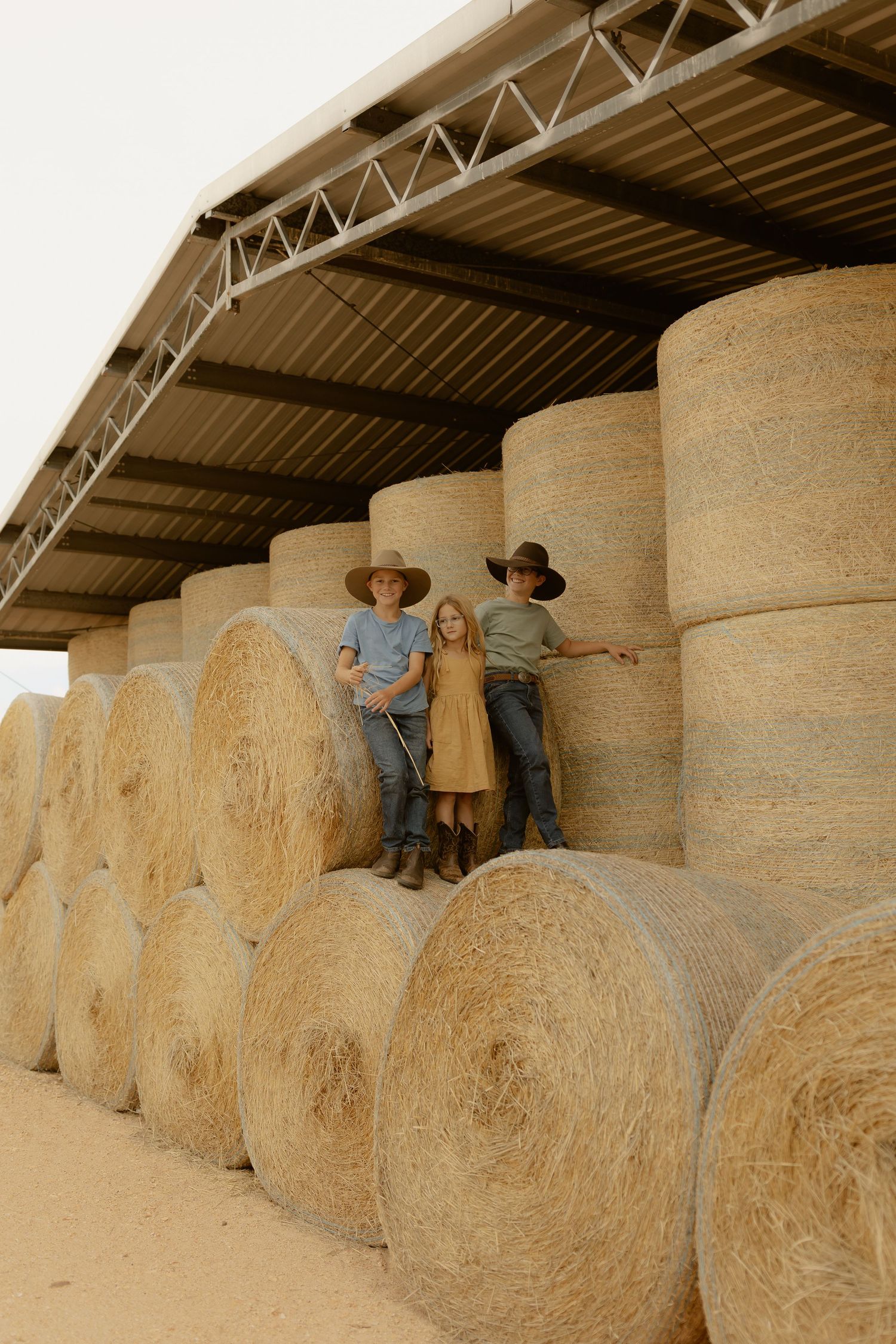 Outdoor family photography in Sydney, Central Coast, Blue Mountains, Wollongong and Kangaroo Valley, in field, farm, garden and countryside