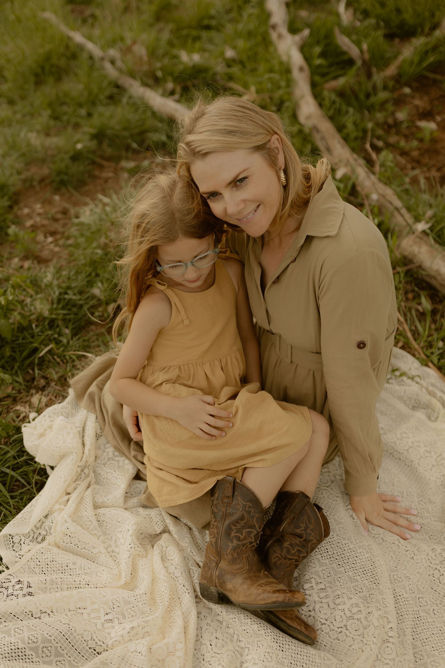 Outdoor family photography in Sydney, Central Coast, Blue Mountains, Wollongong and Kangaroo Valley, in field, farm, garden and countryside