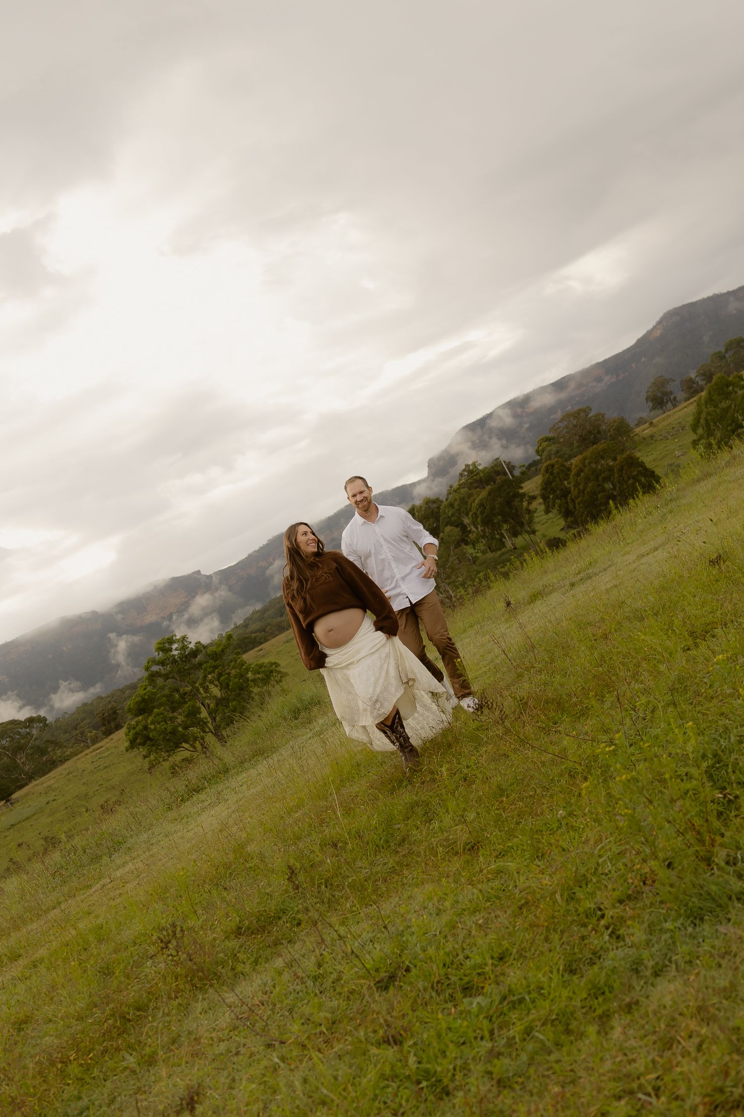 Outdoor maternity photography in Sydney, Central Coast, Blue Mountains, Wollongong, in field, farm, garden and countryside