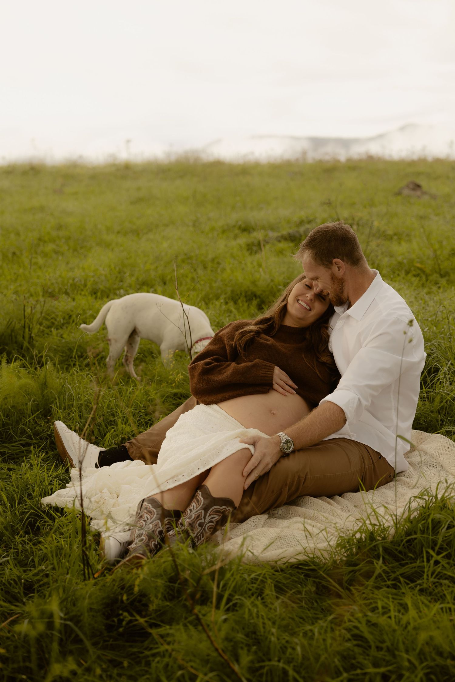 Outdoor maternity photography in Sydney, Central Coast, Blue Mountains, Wollongong, in field, farm, garden and countryside