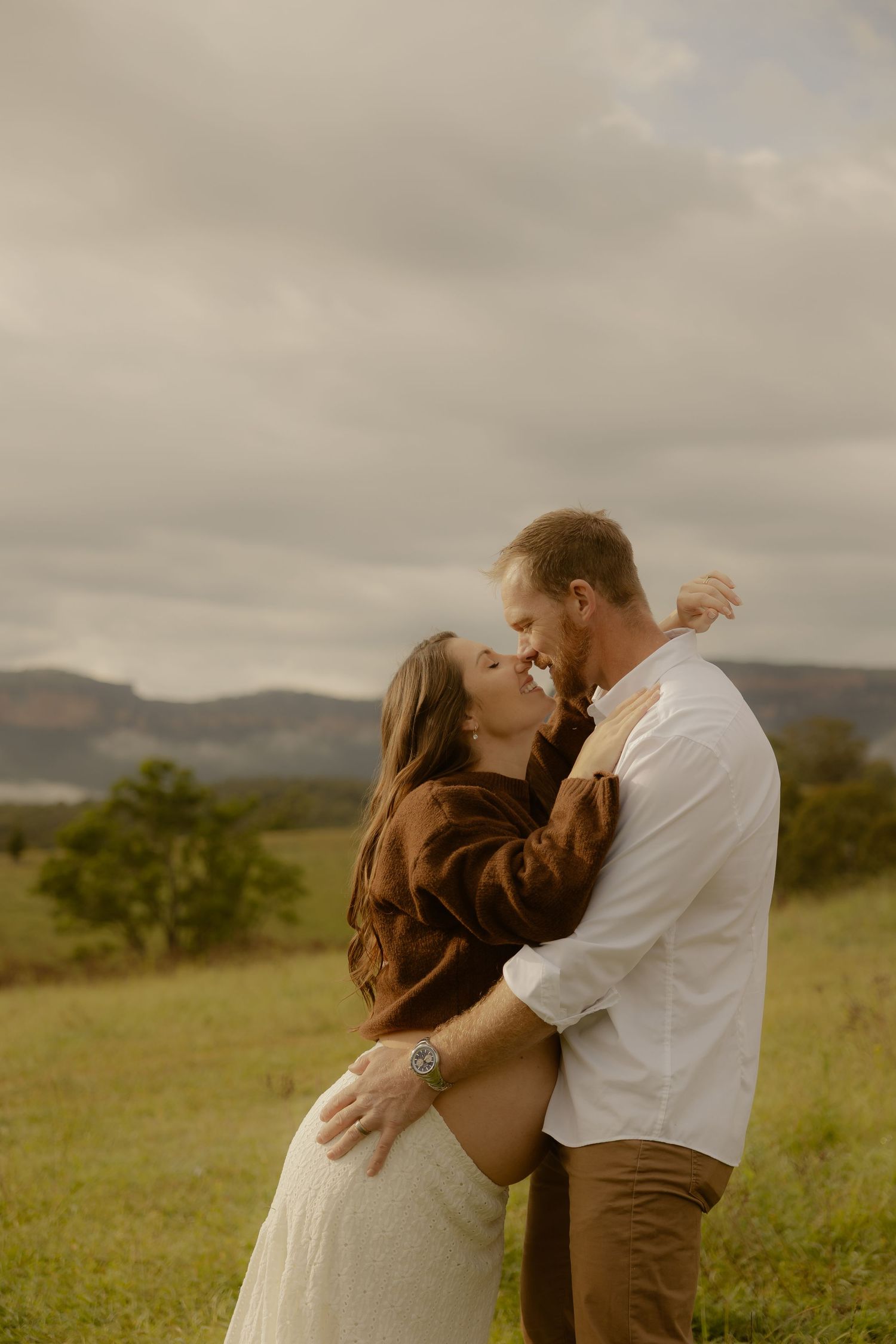 Outdoor maternity photography in Sydney, Central Coast, Blue Mountains, Wollongong, in field, farm, garden and countryside