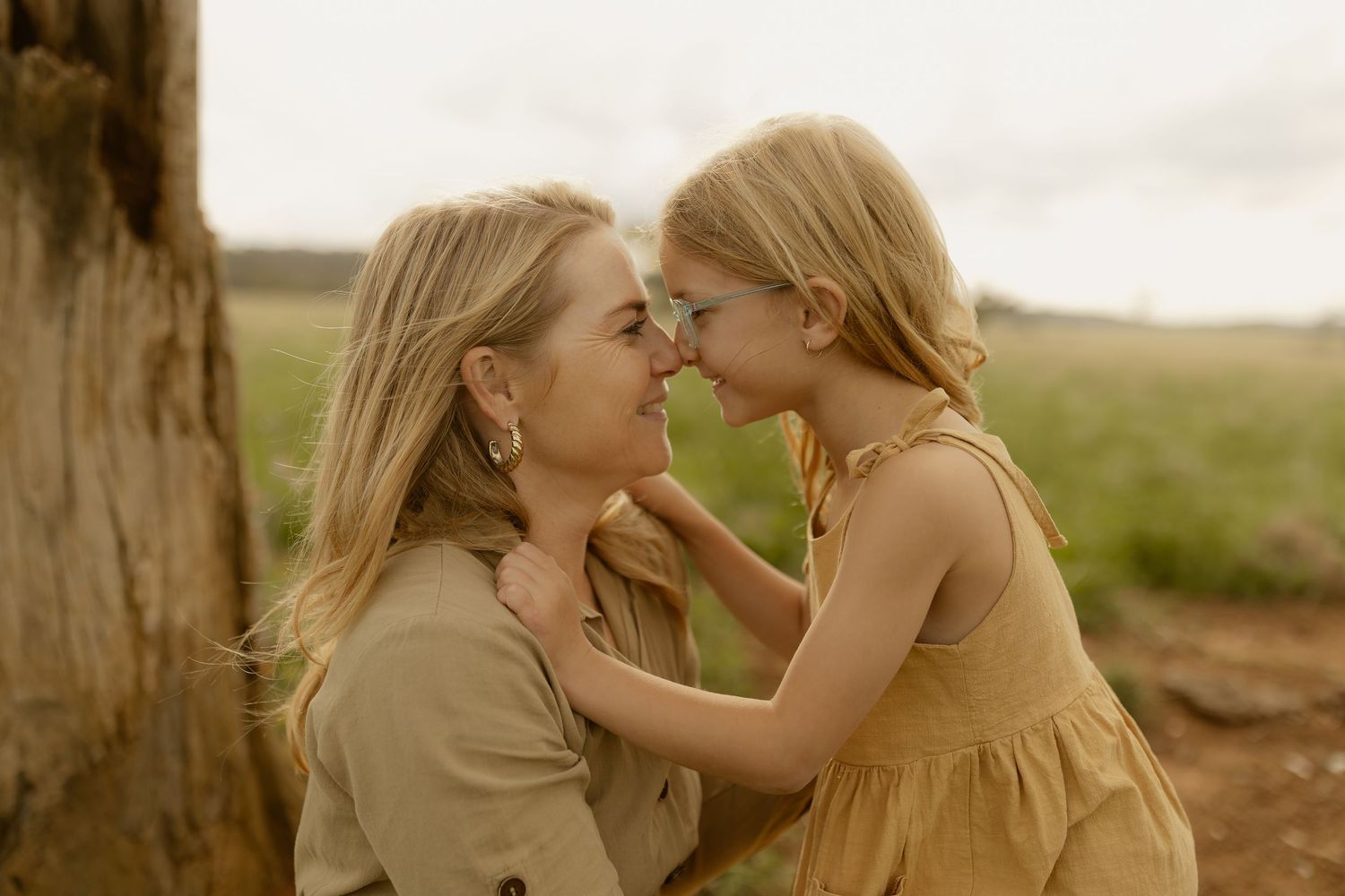 Outdoor family photography in Sydney, Central Coast, Blue Mountains, Wollongong and Kangaroo Valley, in field, farm, garden and countryside
