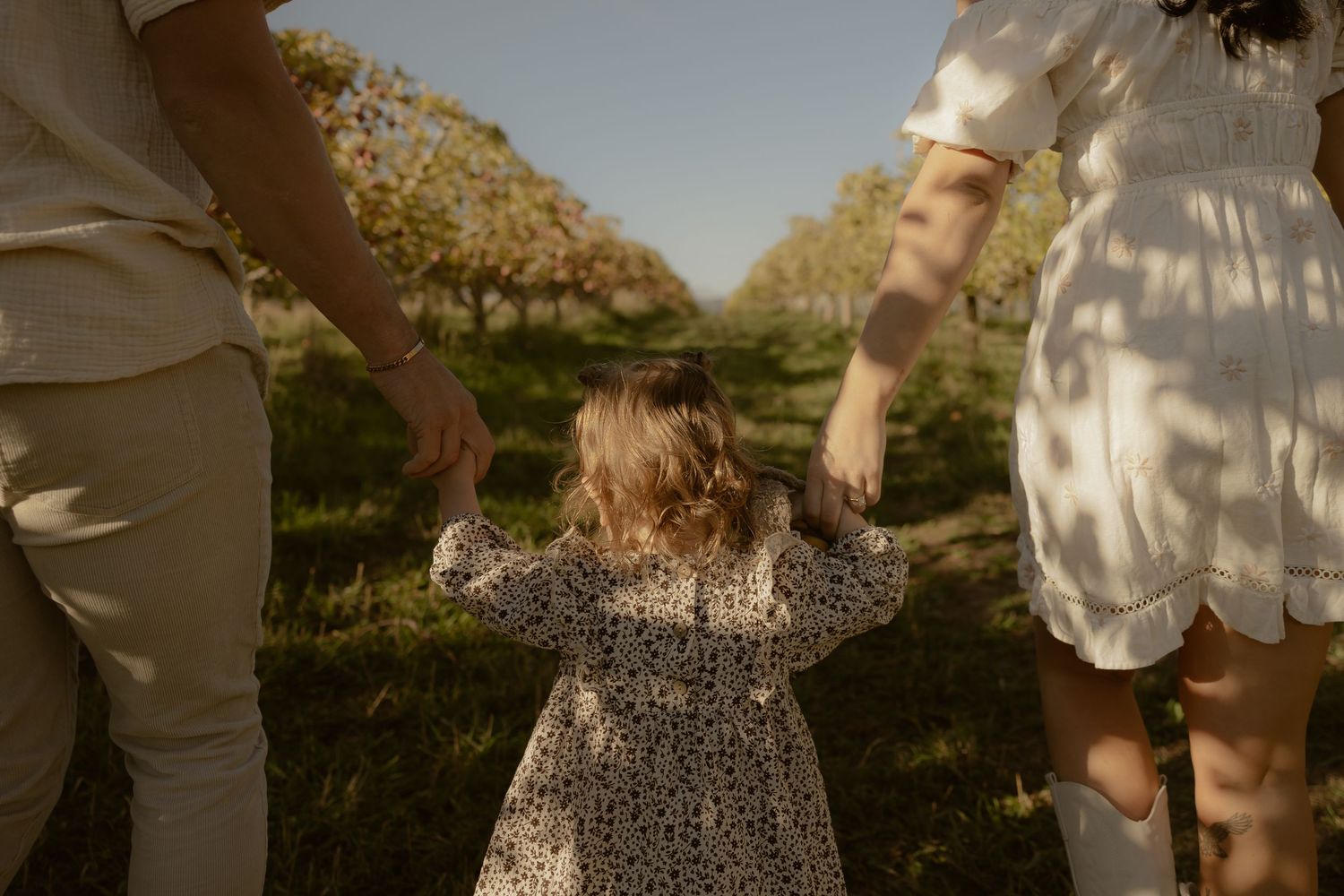 Outdoor family photography in Sydney, Central Coast, Blue Mountains, Wollongong and Kangaroo Valley, in field, farm, garden and countryside