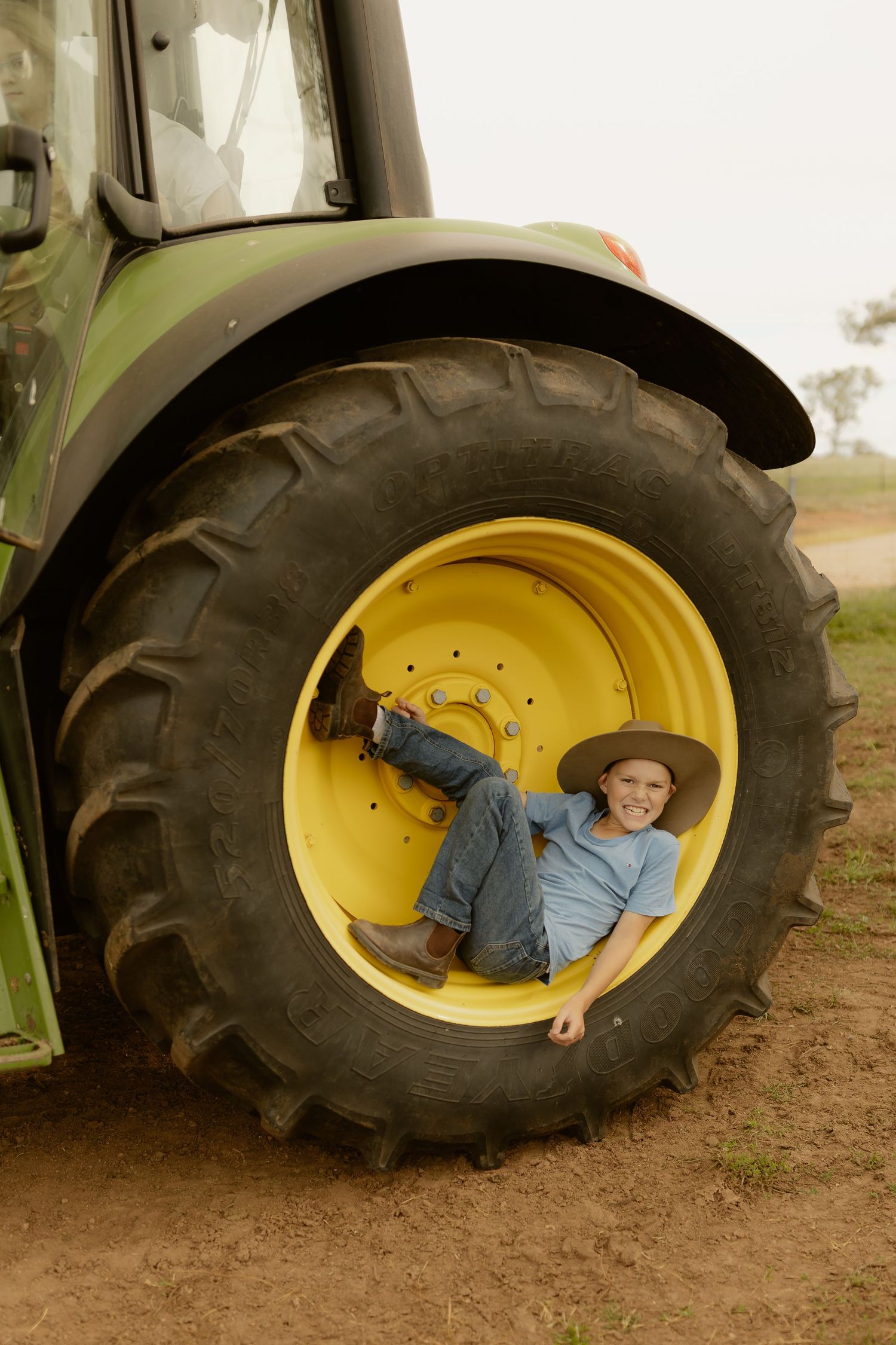 Outdoor family photography in Sydney, Central Coast, Blue Mountains, Wollongong and Kangaroo Valley, in field, farm, garden and countryside