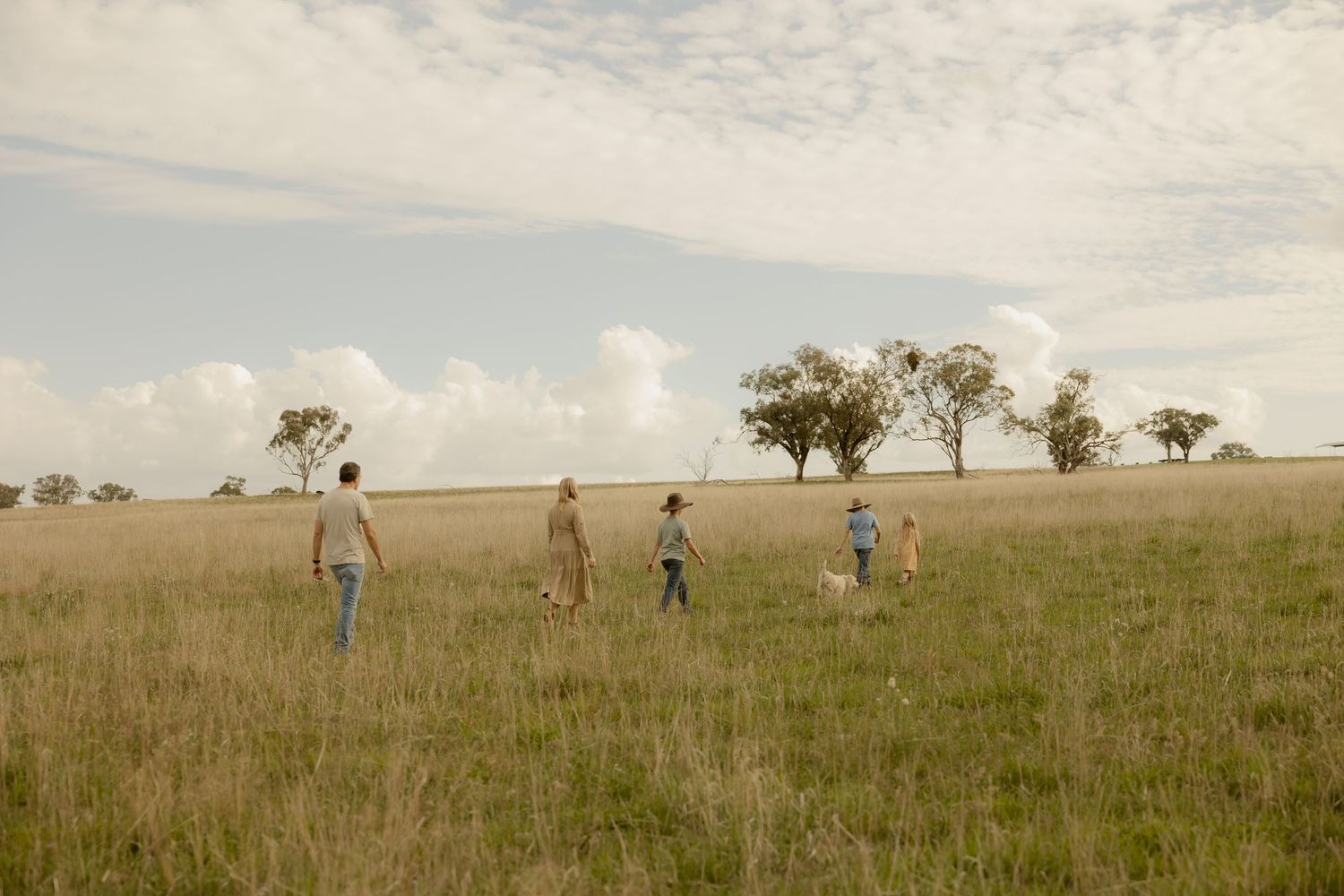 Outdoor family photography in Sydney, Central Coast, Blue Mountains, Wollongong and Kangaroo Valley, in field, farm, garden and countryside