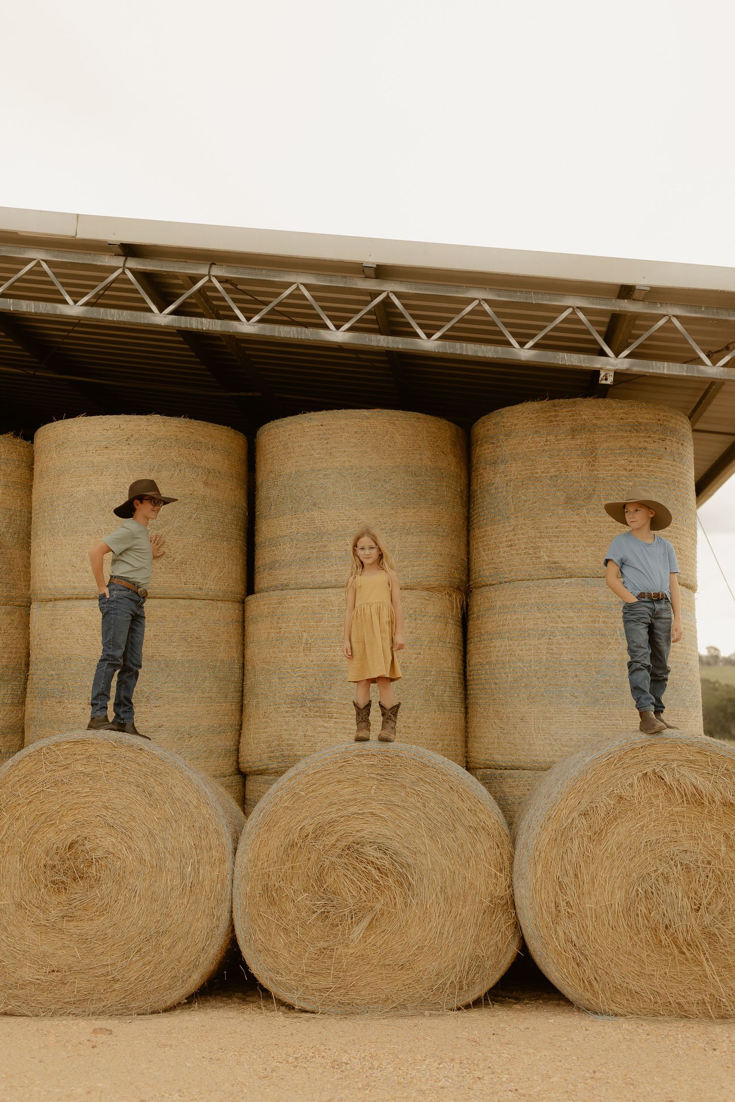 Outdoor family photography in Sydney, Central Coast, Blue Mountains, Wollongong and Kangaroo Valley, in field, farm, garden and countryside