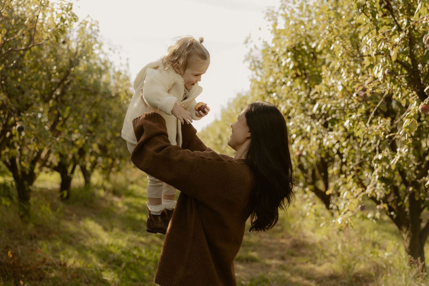 Outdoor family photography in Sydney, Central Coast, Blue Mountains, Wollongong and Kangaroo Valley, in field, farm, garden and countryside