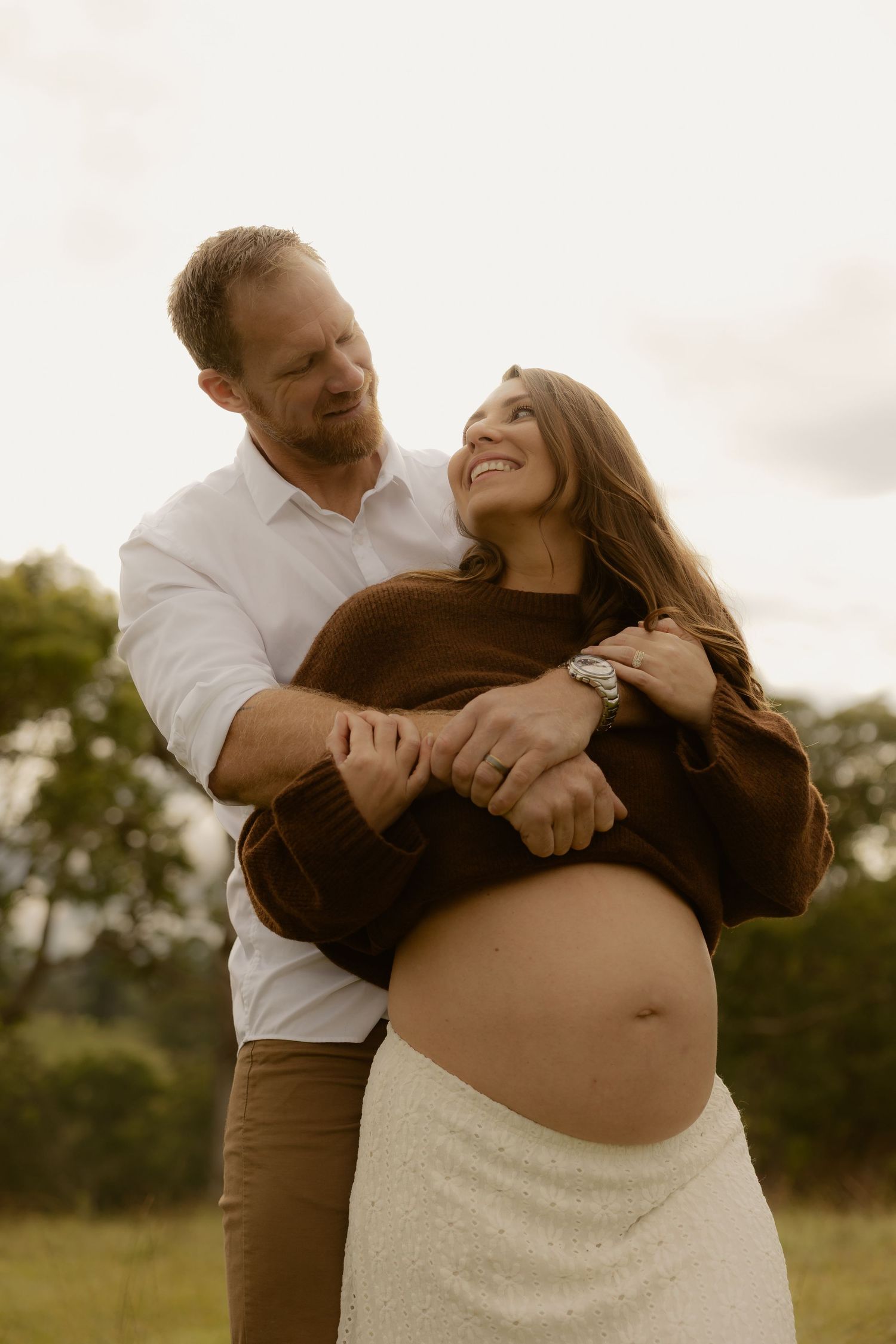 Outdoor maternity photography in Sydney, Central Coast, Blue Mountains, Wollongong, in field, farm, garden and countryside
