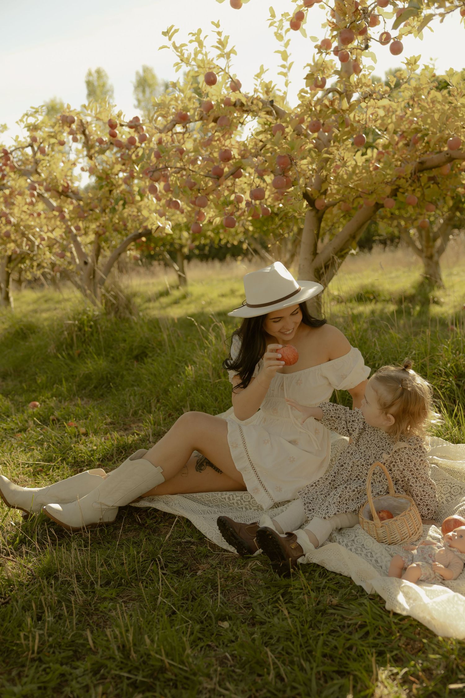 Outdoor family photography in Sydney, Central Coast, Blue Mountains, Wollongong and Kangaroo Valley, in field, farm, garden and countryside