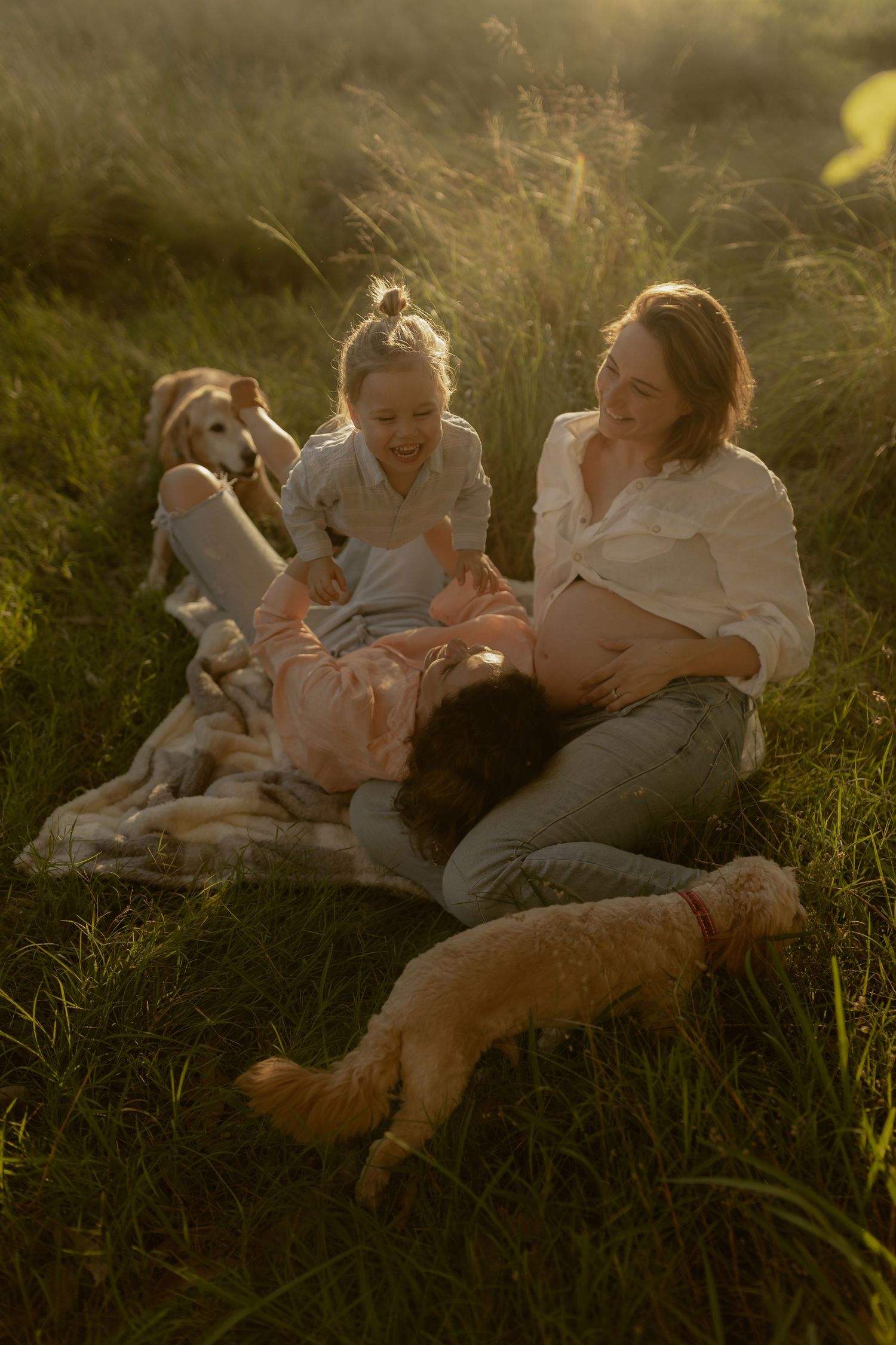 Outdoor family photography in Sydney, Central Coast, Blue Mountains, Wollongong and Kangaroo Valley, in field, farm, garden and countryside