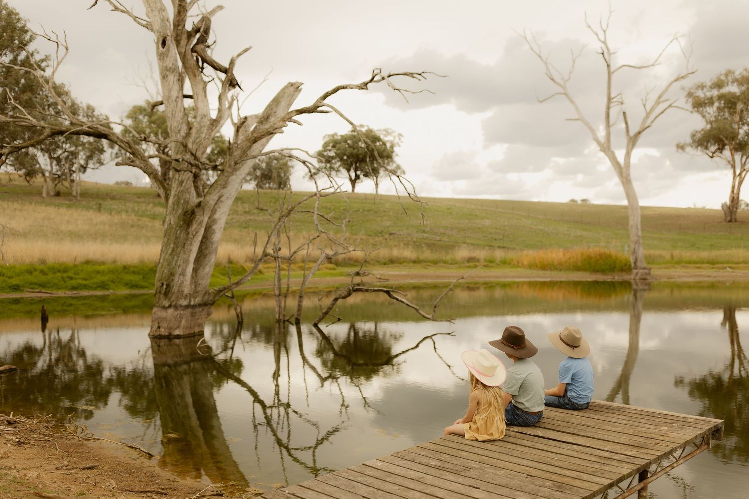 Outdoor family photography in Sydney, Central Coast, Blue Mountains, Wollongong and Kangaroo Valley, in field, farm, garden and countryside