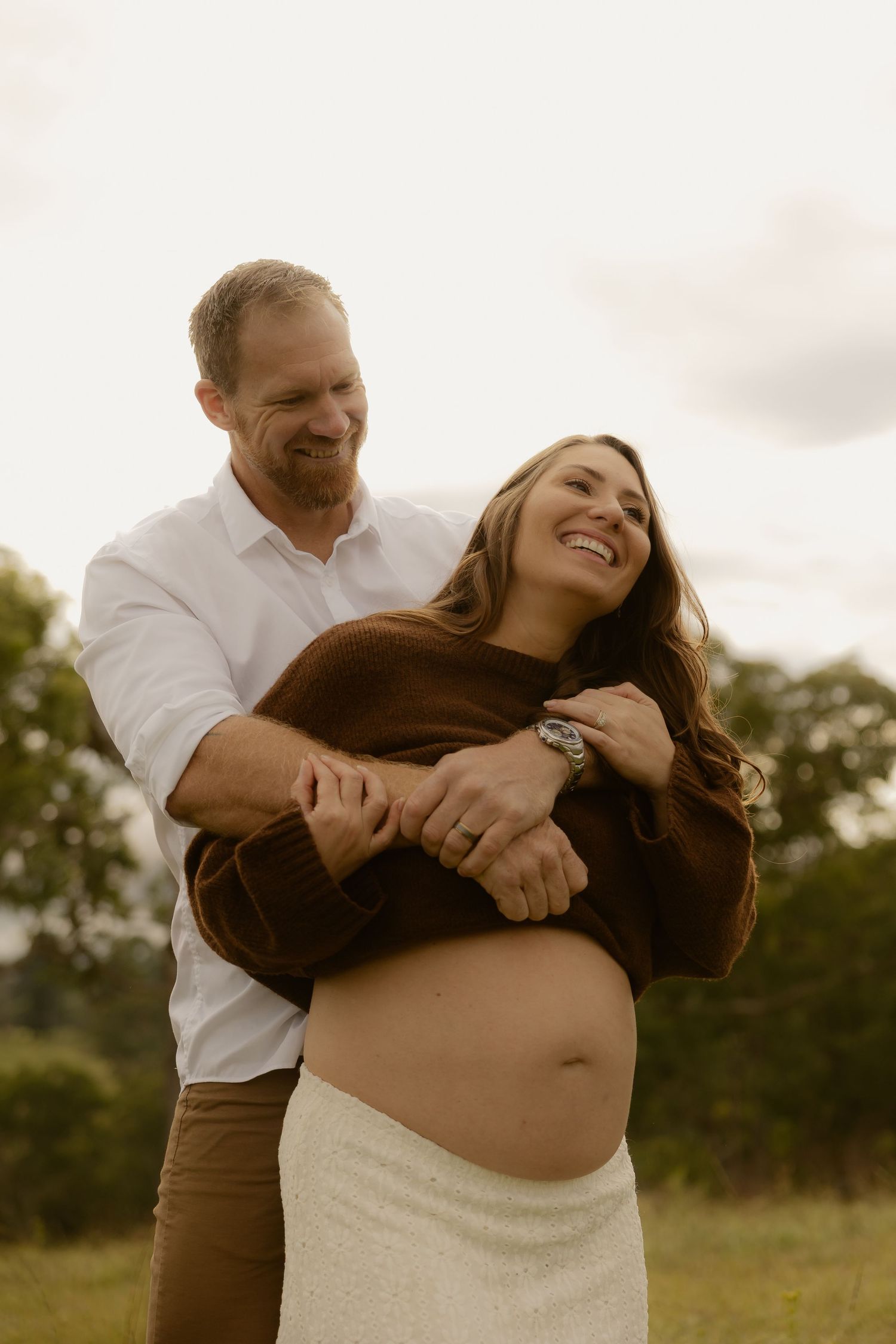 Outdoor maternity photography in Sydney, Central Coast, Blue Mountains, Wollongong, in field, farm, garden and countryside