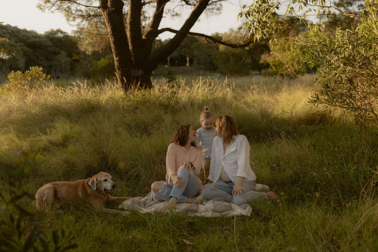Outdoor family photography in Sydney, Central Coast, Blue Mountains, Wollongong and Kangaroo Valley, in field, farm, garden and countryside