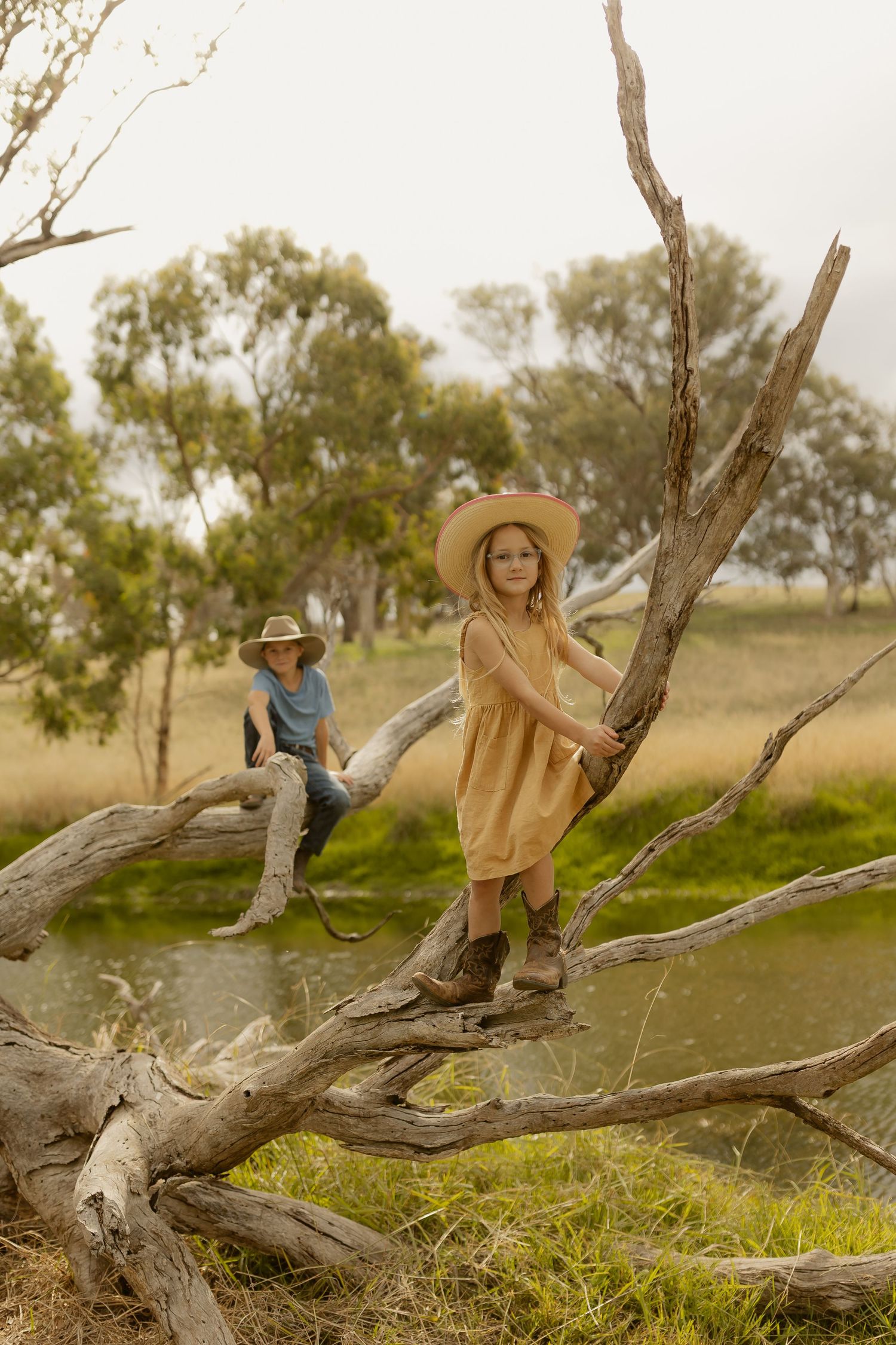 Outdoor family photography in Sydney, Central Coast, Blue Mountains, Wollongong and Kangaroo Valley, in field, farm, garden and countryside