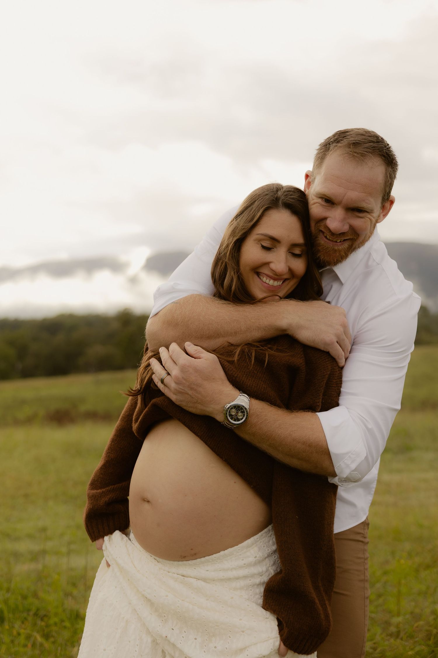 Outdoor maternity photography in Sydney, Central Coast, Blue Mountains, Wollongong, in field, farm, garden and countryside