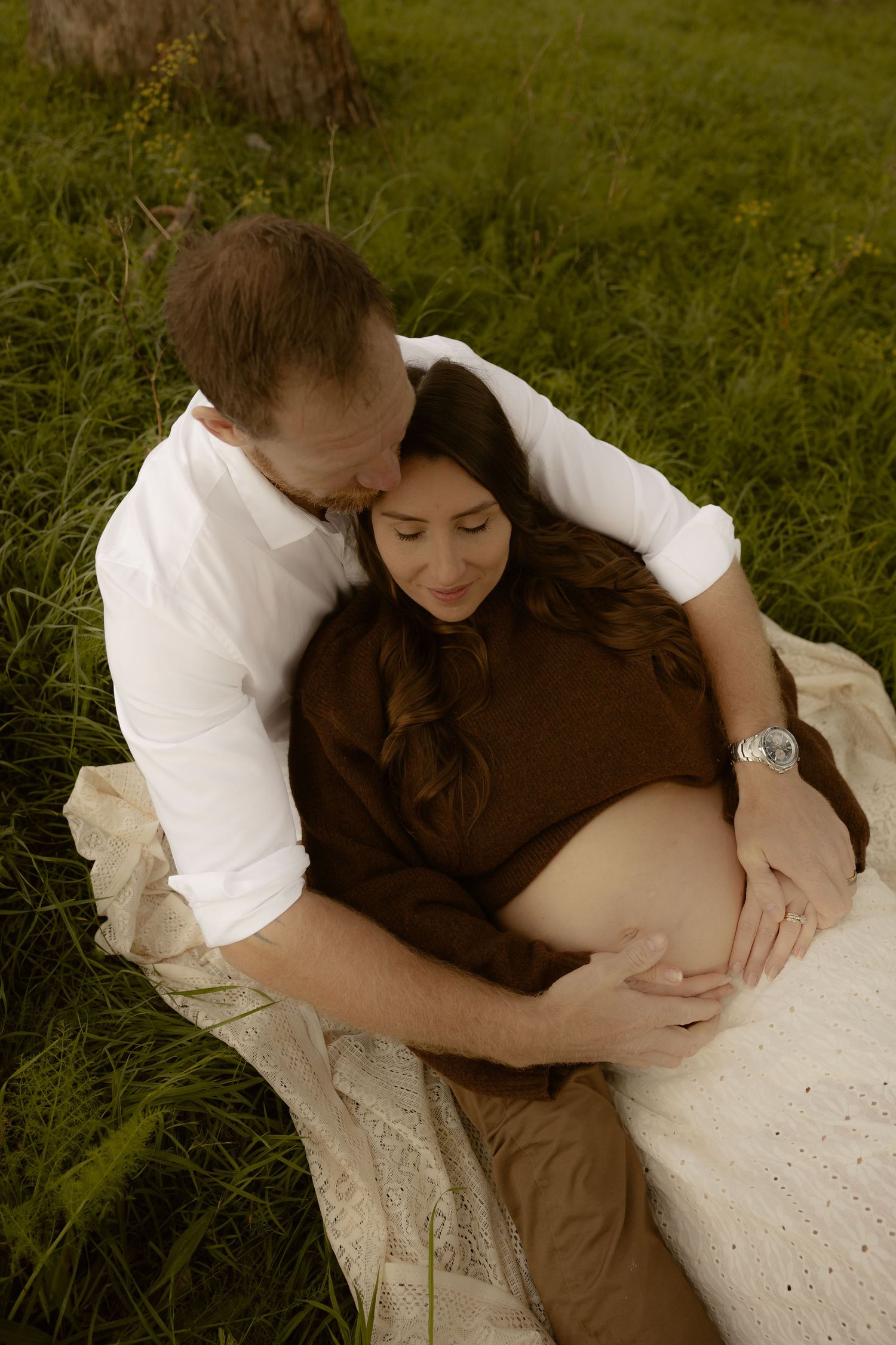 Outdoor maternity photography in Sydney, Central Coast, Blue Mountains, Wollongong, in field, farm, garden and countryside