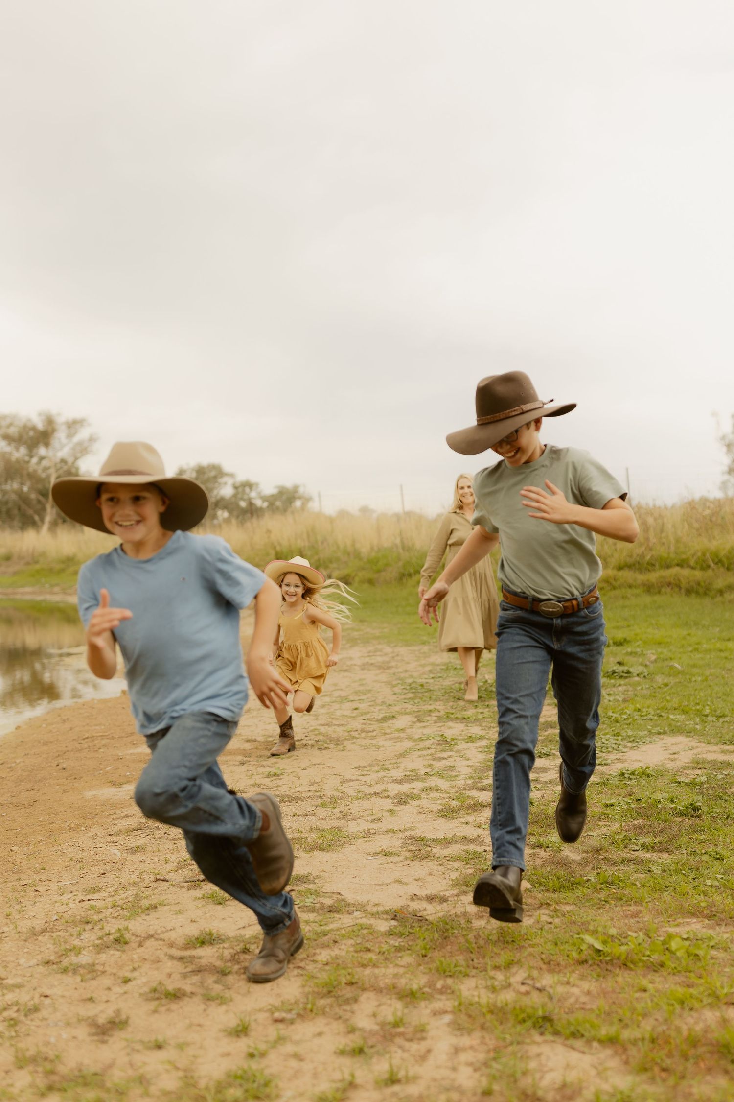 Outdoor family photography in Sydney, Central Coast, Blue Mountains, Wollongong and Kangaroo Valley, in field, farm, garden and countryside