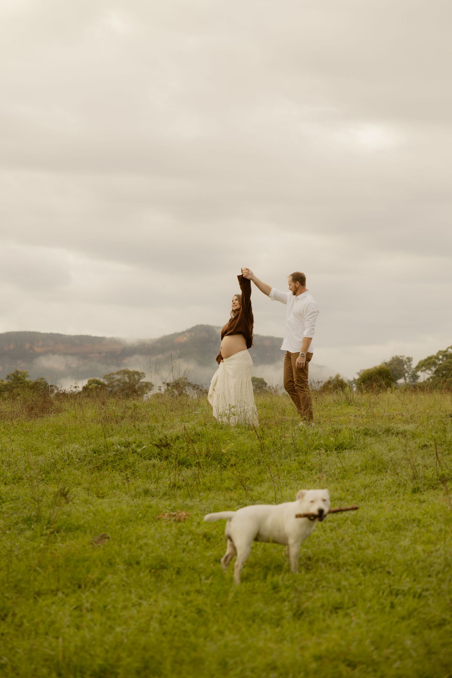 Outdoor maternity photography in Sydney, Central Coast, Blue Mountains, Wollongong, in field, farm, garden and countryside