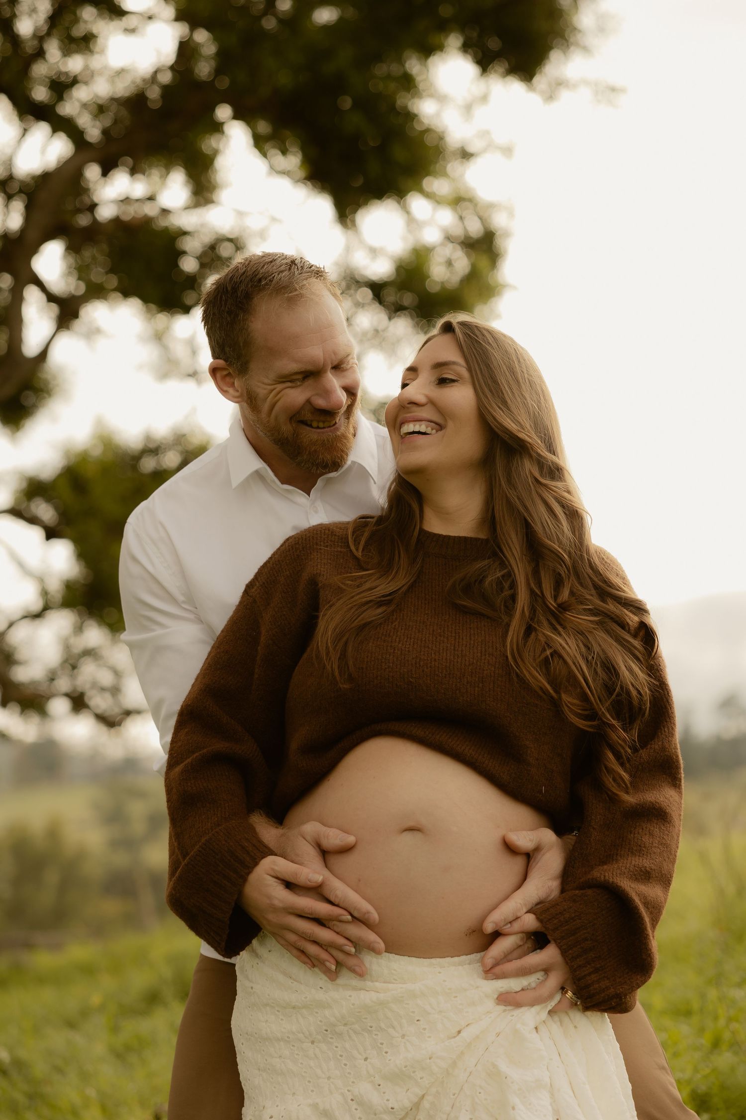 Outdoor maternity photography in Sydney, Central Coast, Blue Mountains, Wollongong, in field, farm, garden and countryside