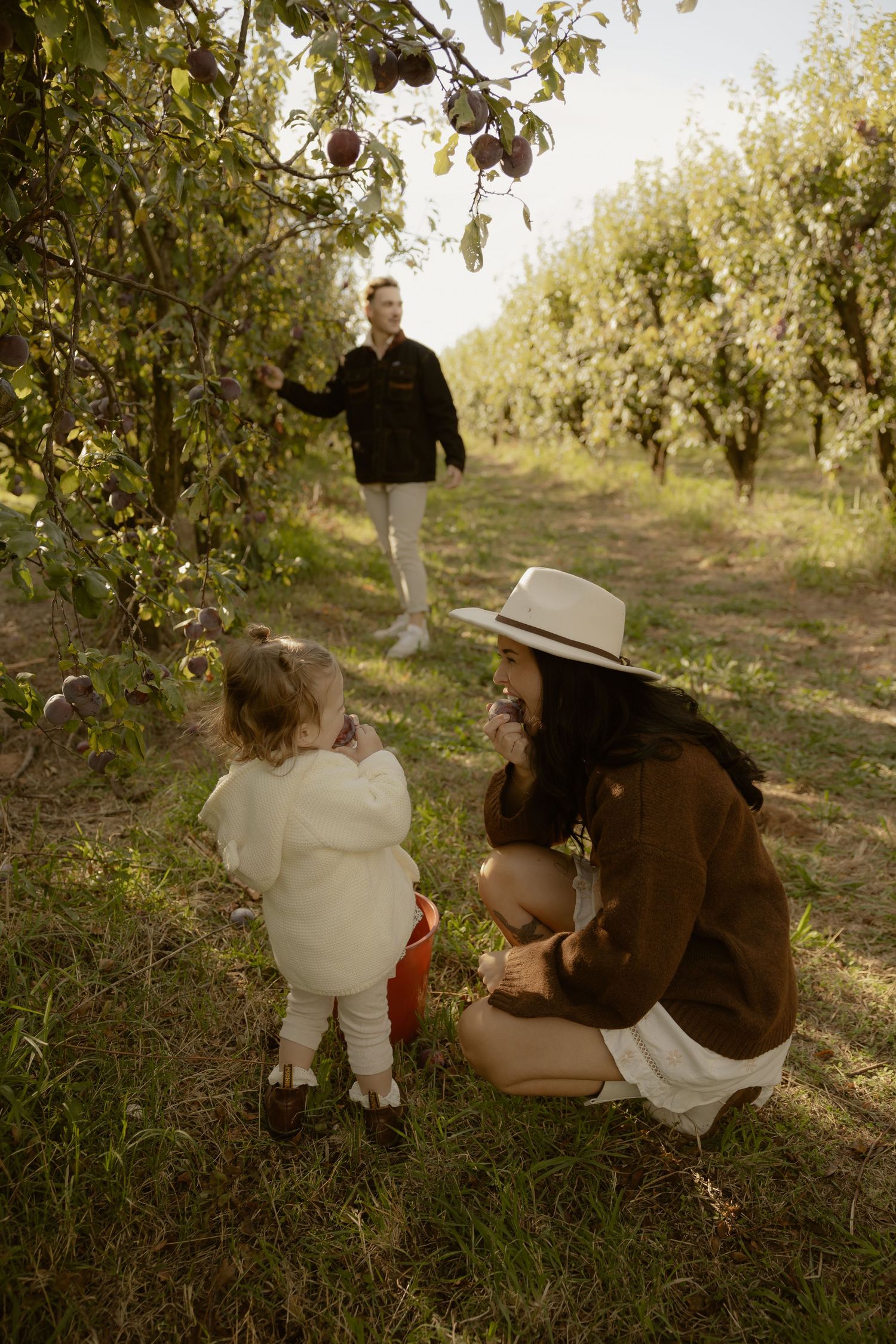 Outdoor family photography in Sydney, Central Coast, Blue Mountains, Wollongong and Kangaroo Valley, in field, farm, garden and countryside