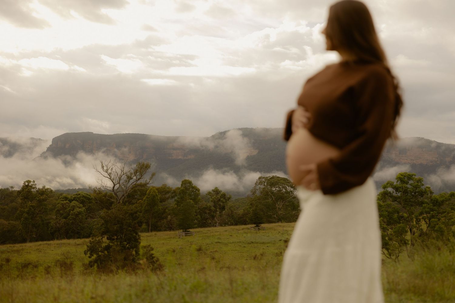 Outdoor maternity photography in Sydney, Central Coast, Blue Mountains, Wollongong, in field, farm, garden and countryside