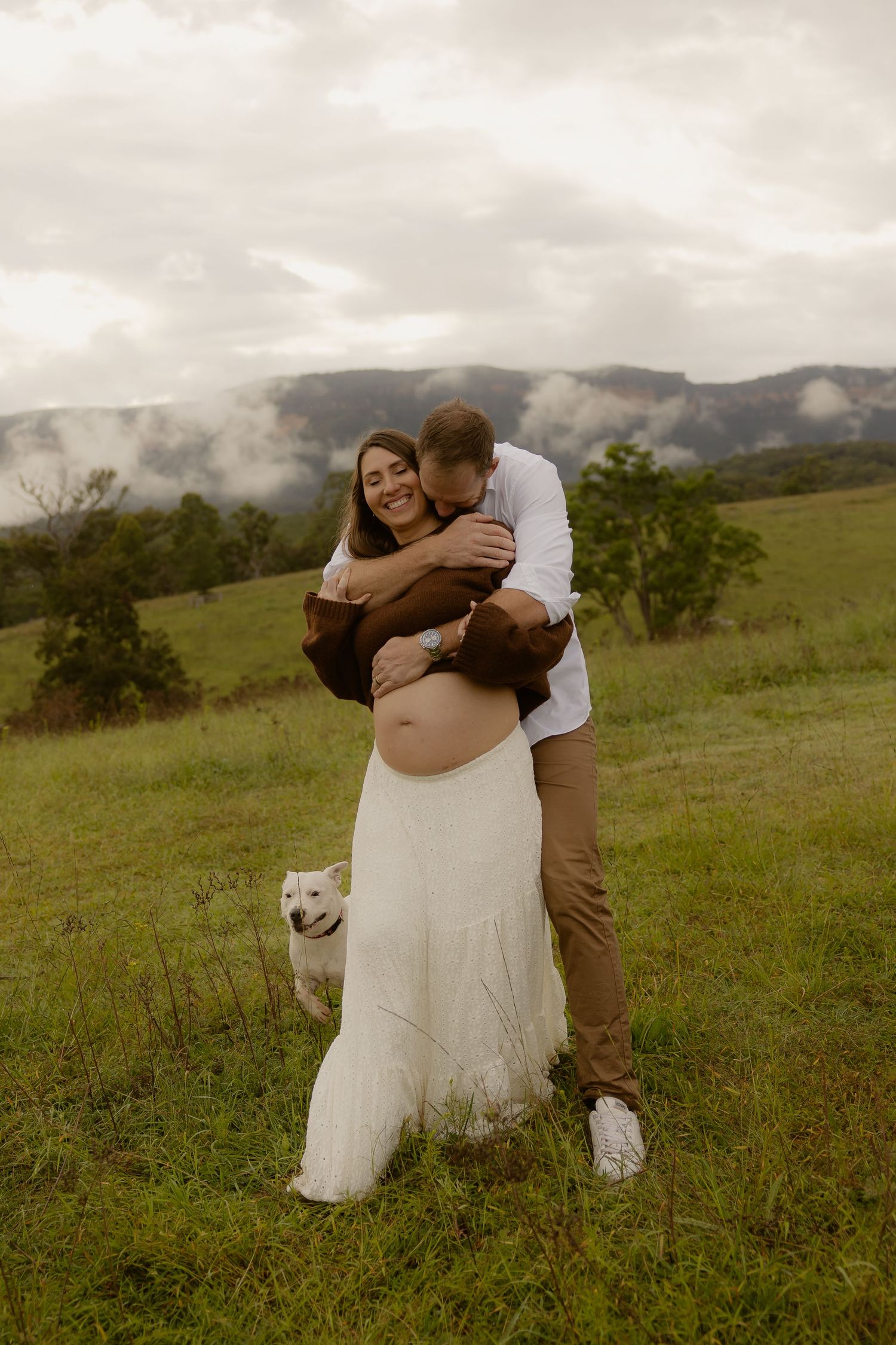 Outdoor maternity photography in Sydney, Central Coast, Blue Mountains, Wollongong, in field, farm, garden and countryside