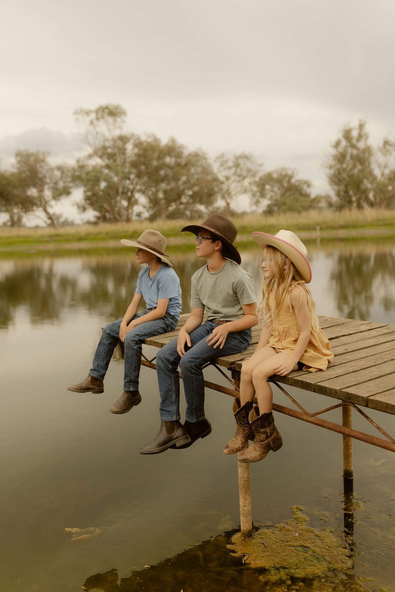 Outdoor family photography in Sydney, Central Coast, Blue Mountains, Wollongong and Kangaroo Valley, in field, farm, garden and countryside