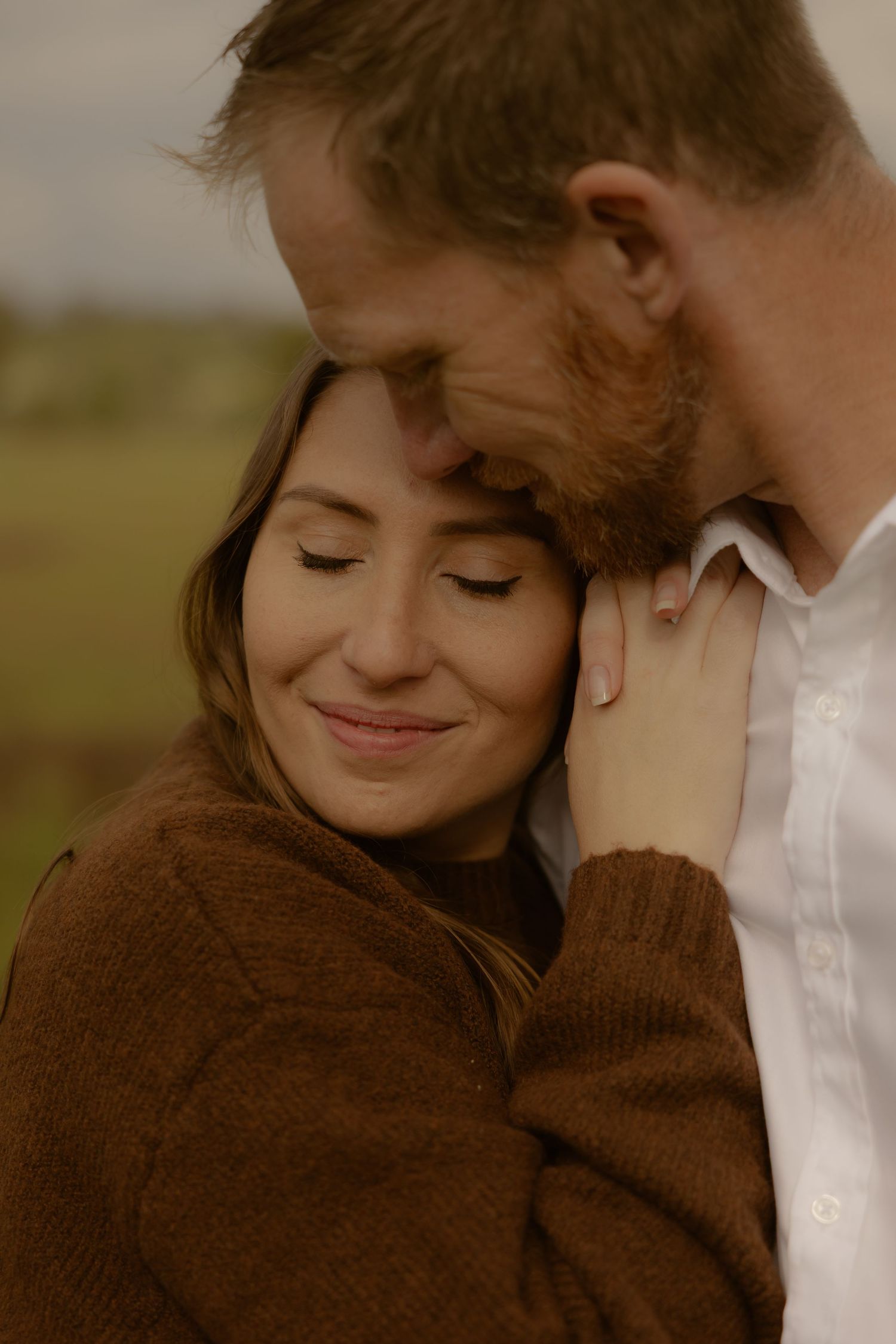 Outdoor maternity photography in Sydney, Central Coast, Blue Mountains, Wollongong, in field, farm, garden and countryside