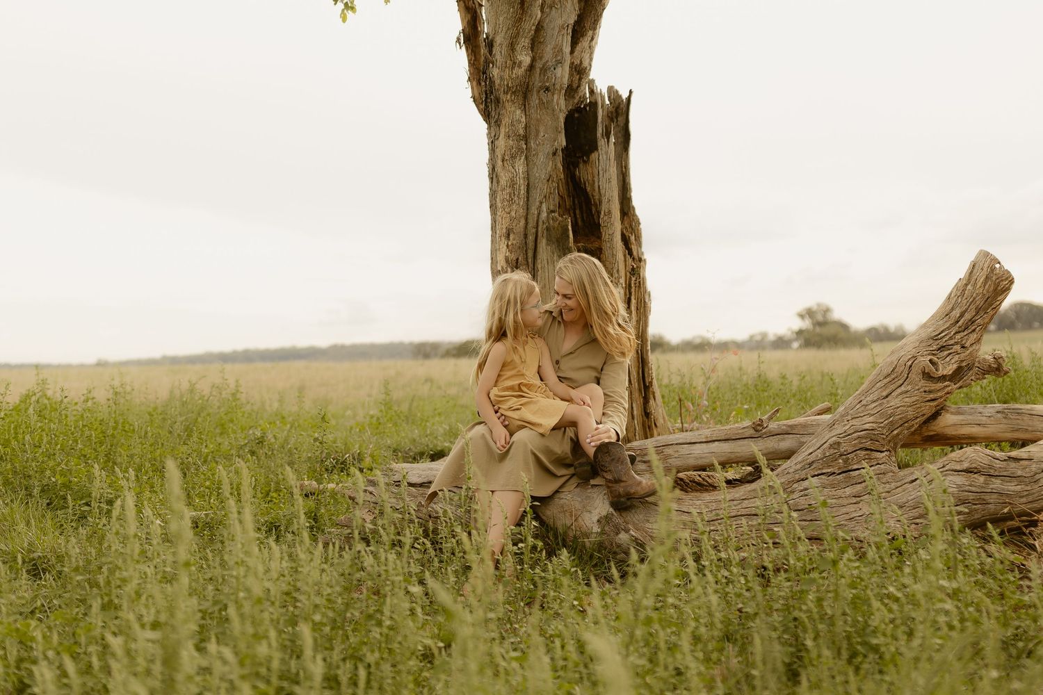 Outdoor family photography in Sydney, Central Coast, Blue Mountains, Wollongong and Kangaroo Valley, in field, farm, garden and countryside