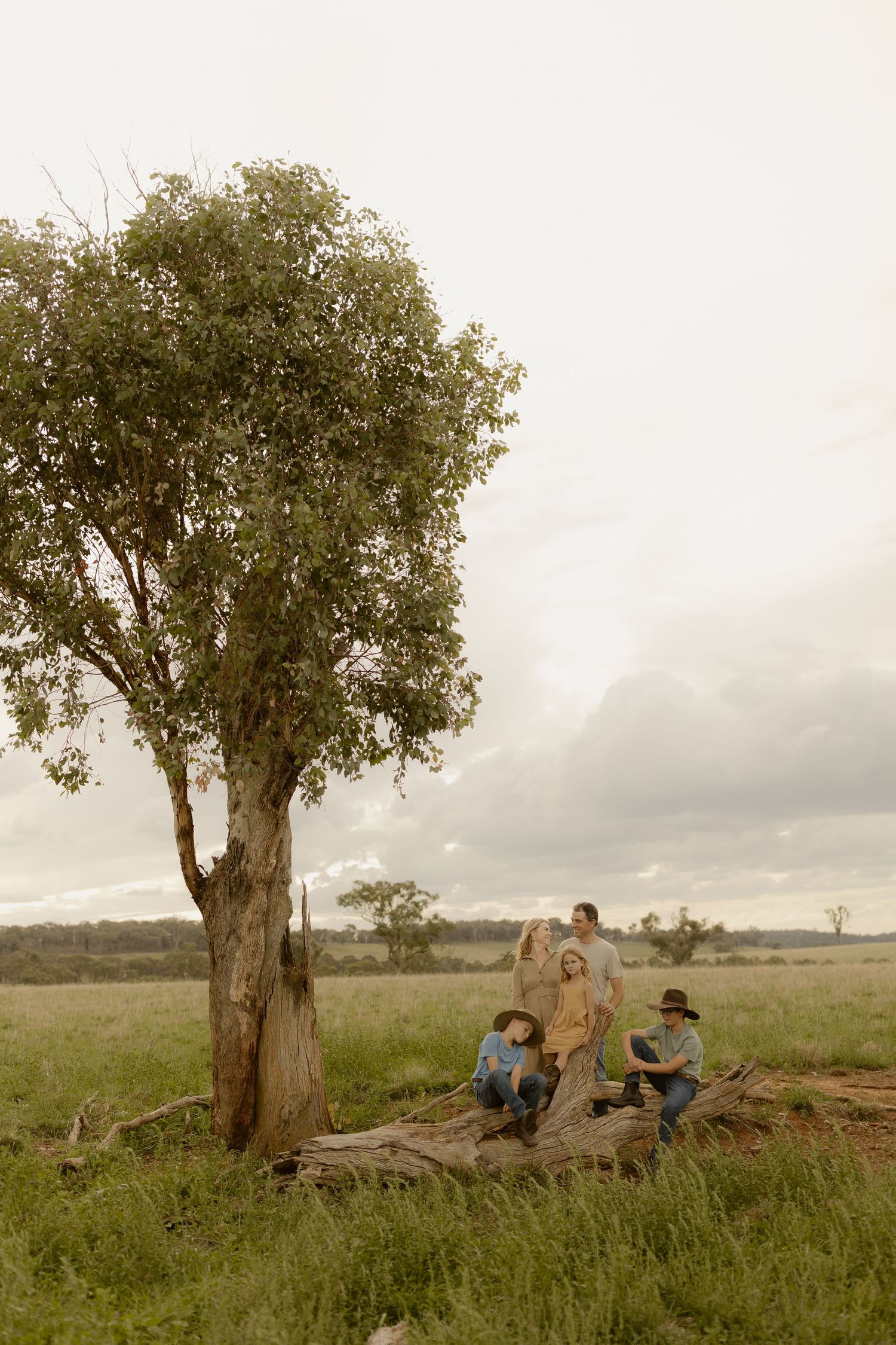 Outdoor family photography in Sydney, Central Coast, Blue Mountains, Wollongong and Kangaroo Valley, in field, farm, garden and countryside