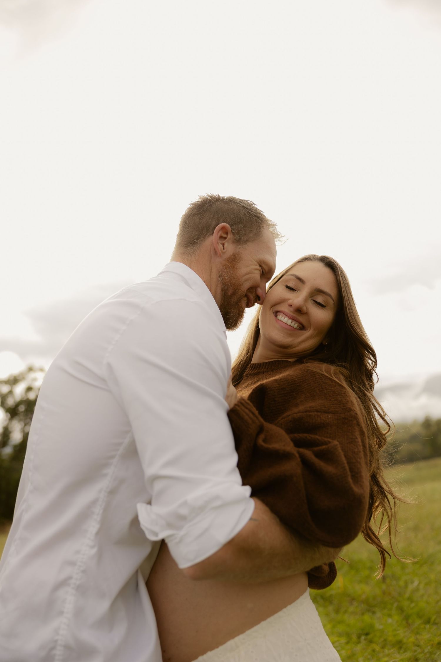 Outdoor maternity photography in Sydney, Central Coast, Blue Mountains, Wollongong, in field, farm, garden and countryside