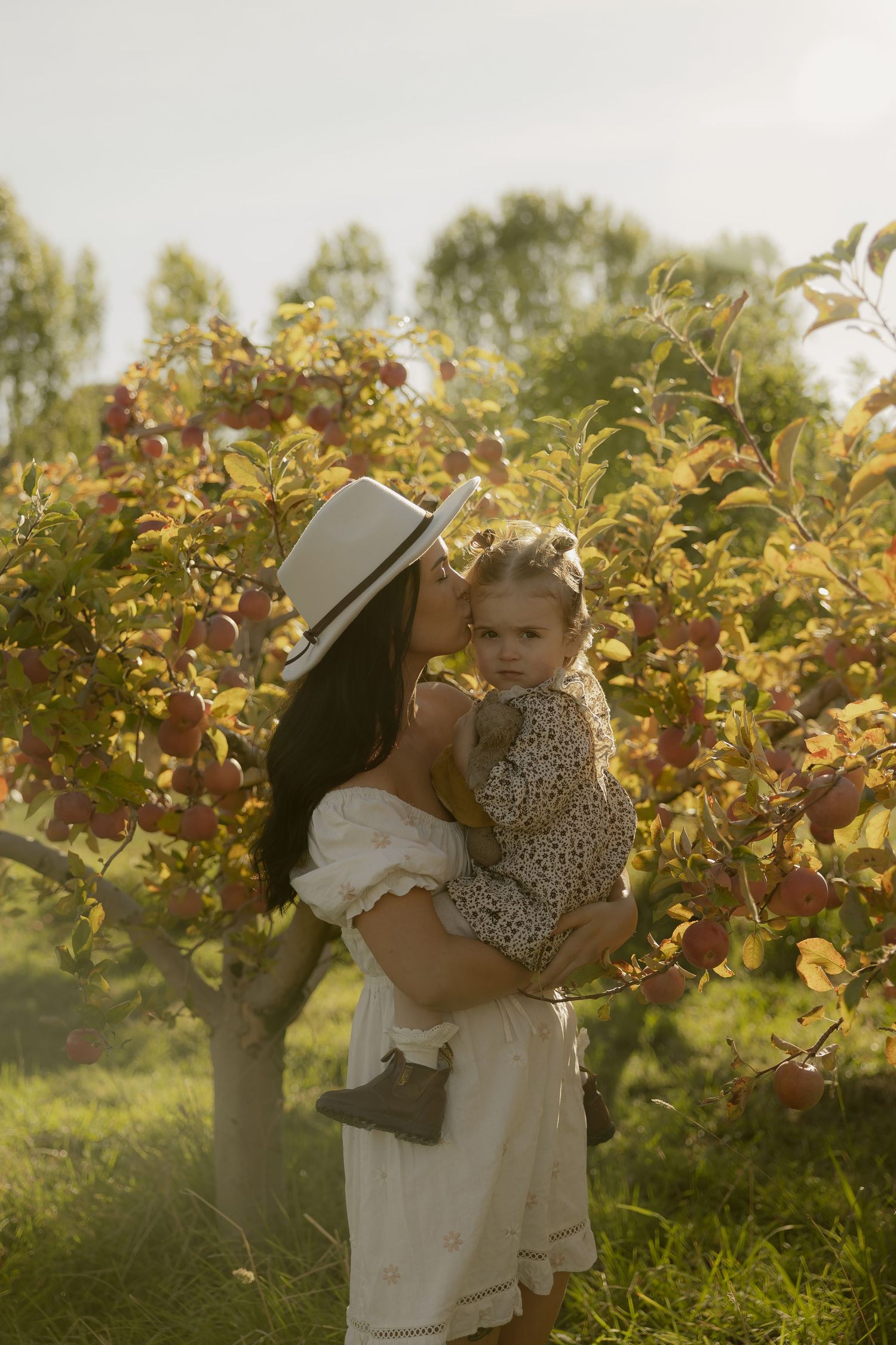 Outdoor family photography in Sydney, Central Coast, Blue Mountains, Wollongong and Kangaroo Valley, in field, farm, garden and countryside