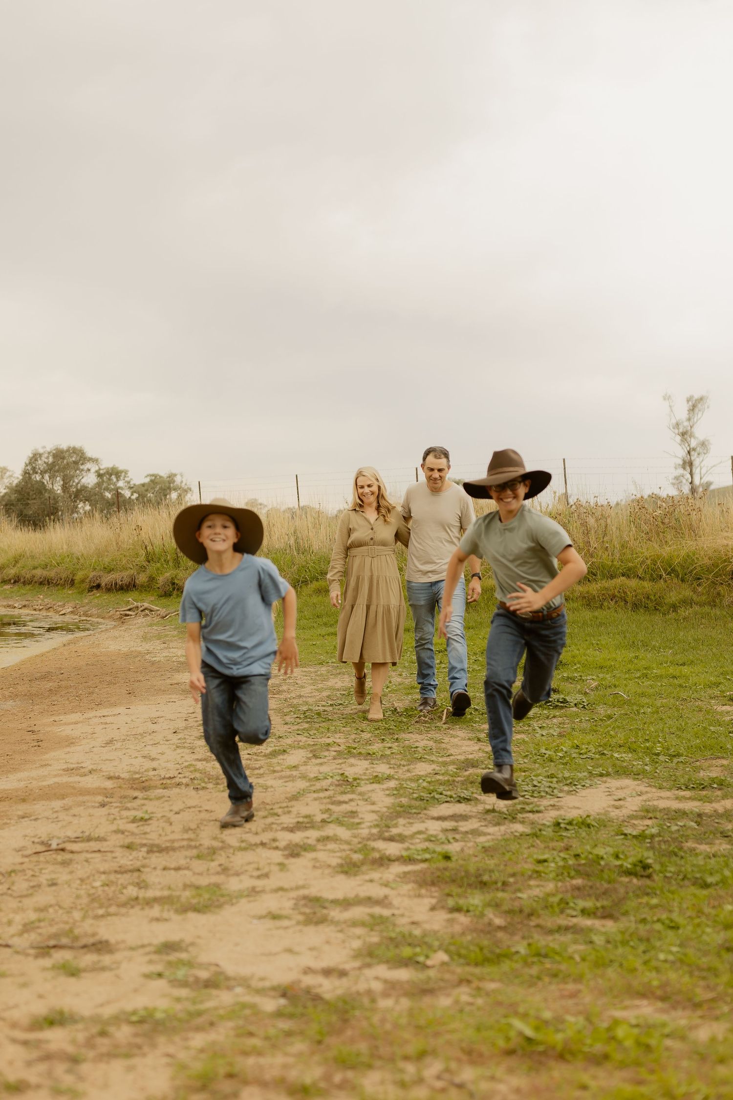 Outdoor family photography in Sydney, Central Coast, Blue Mountains, Wollongong and Kangaroo Valley, in field, farm, garden and countryside