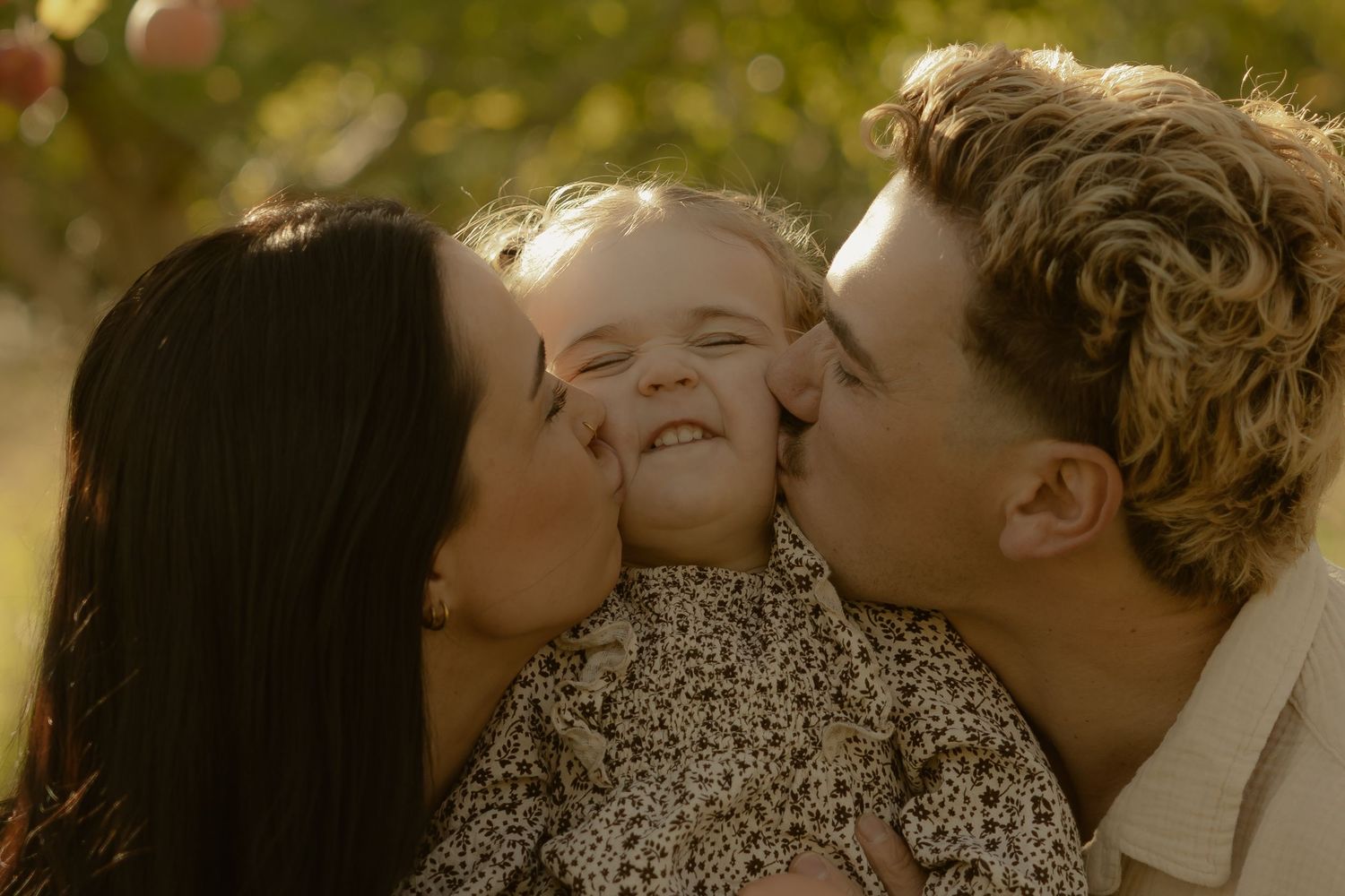 Outdoor family photography in Sydney, Central Coast, Blue Mountains, Wollongong and Kangaroo Valley, in field, farm, garden and countryside