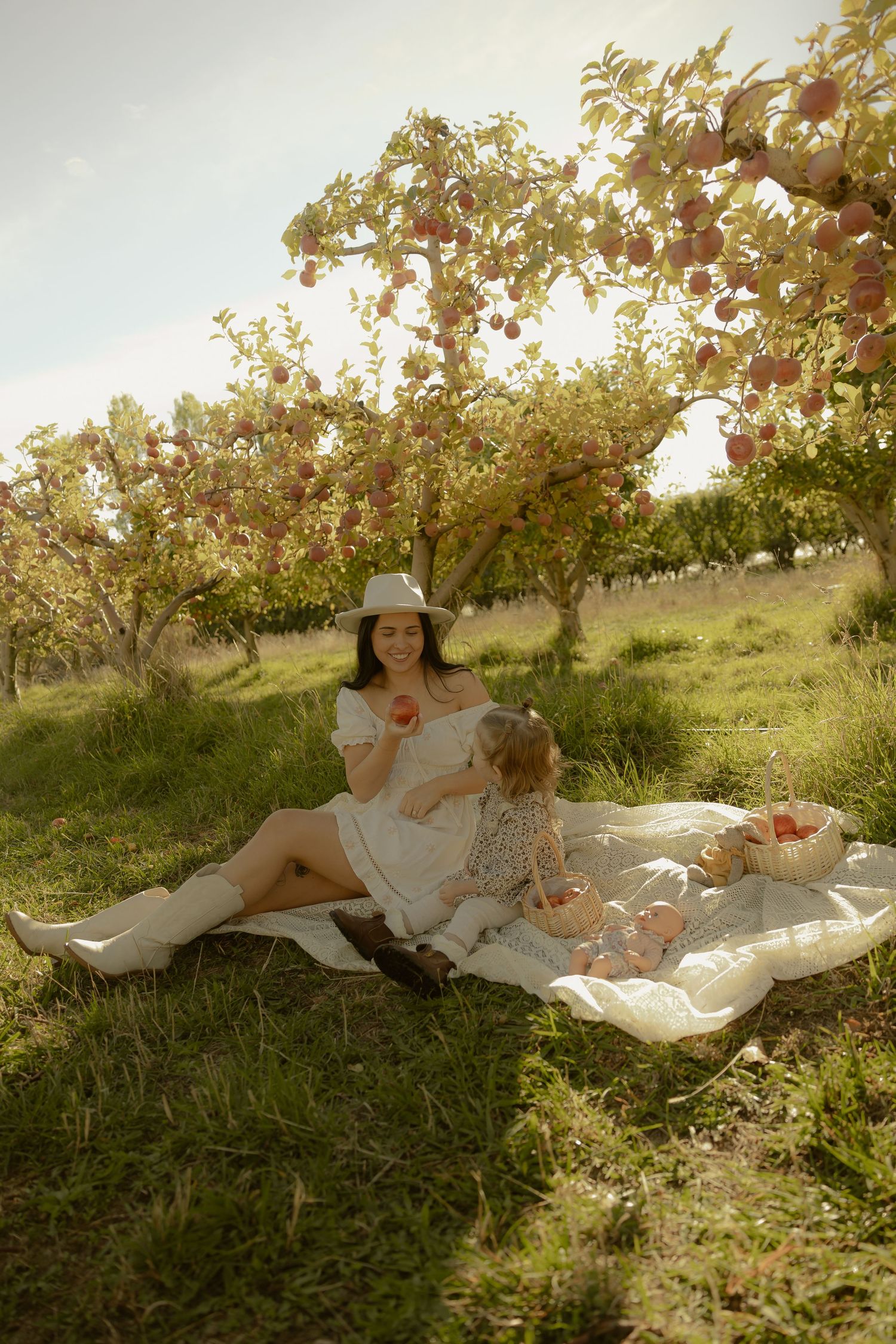 Outdoor family photography in Sydney, Central Coast, Blue Mountains, Wollongong and Kangaroo Valley, in field, farm, garden and countryside