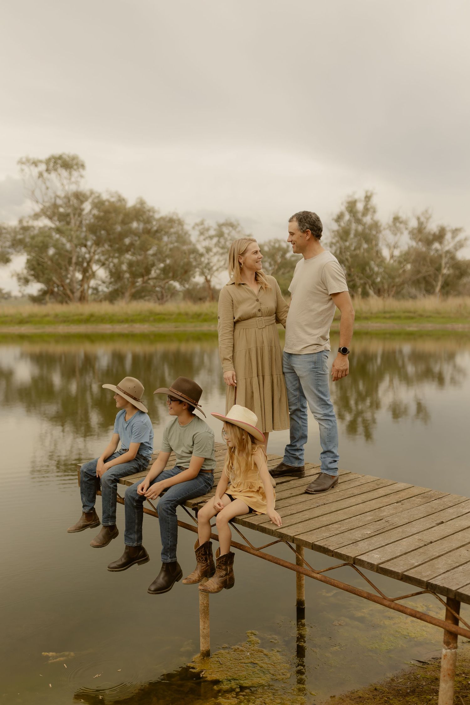 Outdoor family photography in Sydney, Central Coast, Blue Mountains, Wollongong and Kangaroo Valley, in field, farm, garden and countryside