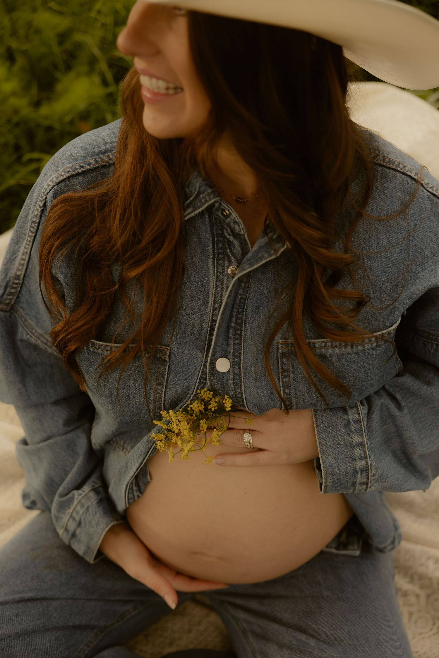 Outdoor maternity photography in Sydney, Central Coast, Blue Mountains, Wollongong, in field, farm, garden and countryside
