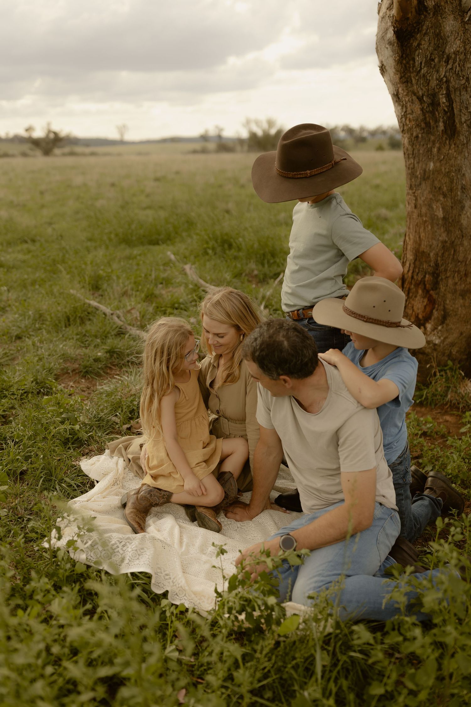 Outdoor family photography in Sydney, Central Coast, Blue Mountains, Wollongong and Kangaroo Valley, in field, farm, garden and countryside