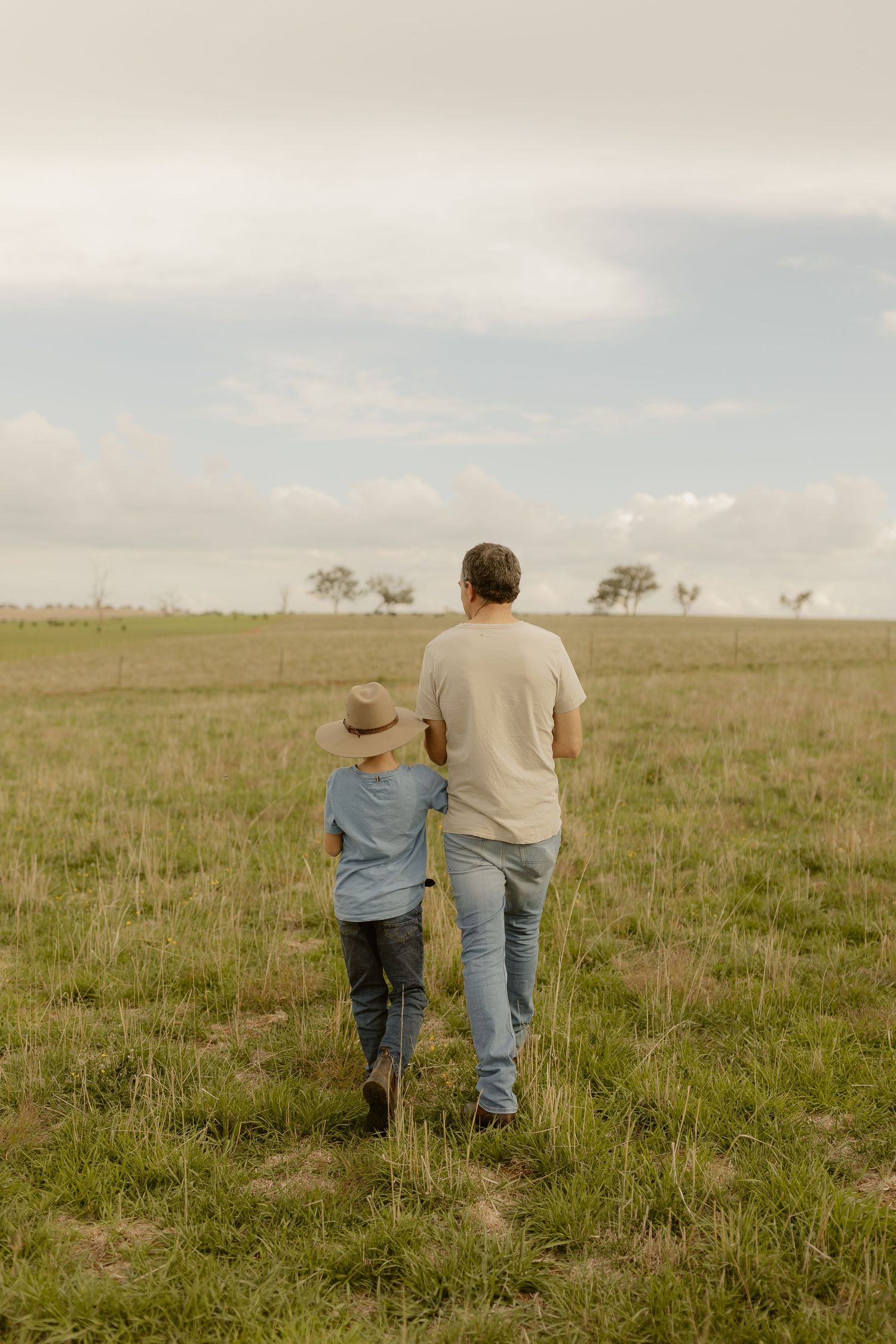 Outdoor family photography in Sydney, Central Coast, Blue Mountains, Wollongong and Kangaroo Valley, in field, farm, garden and countryside