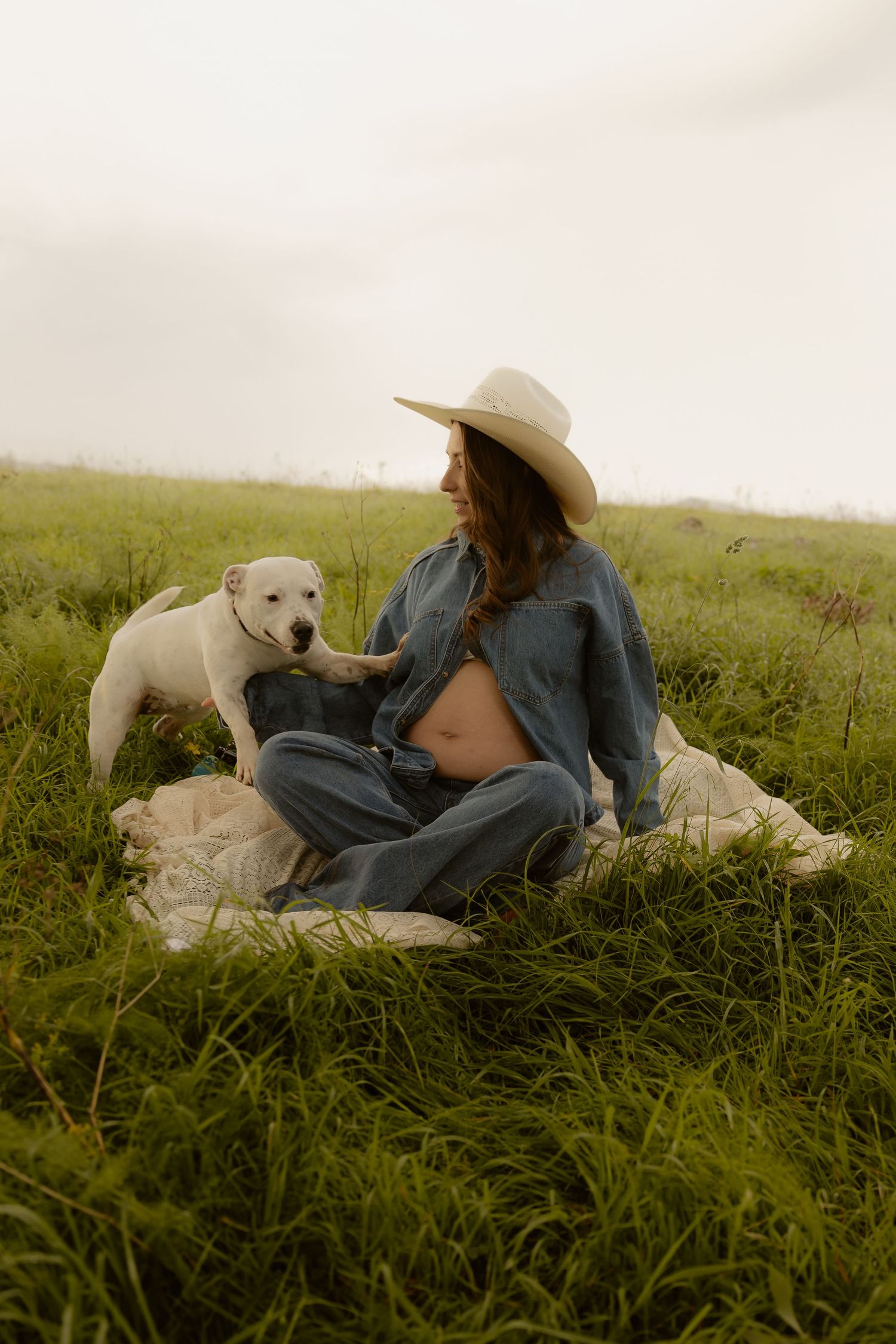 Outdoor maternity photography in Sydney, Central Coast, Blue Mountains, Wollongong, in field, farm, garden and countryside